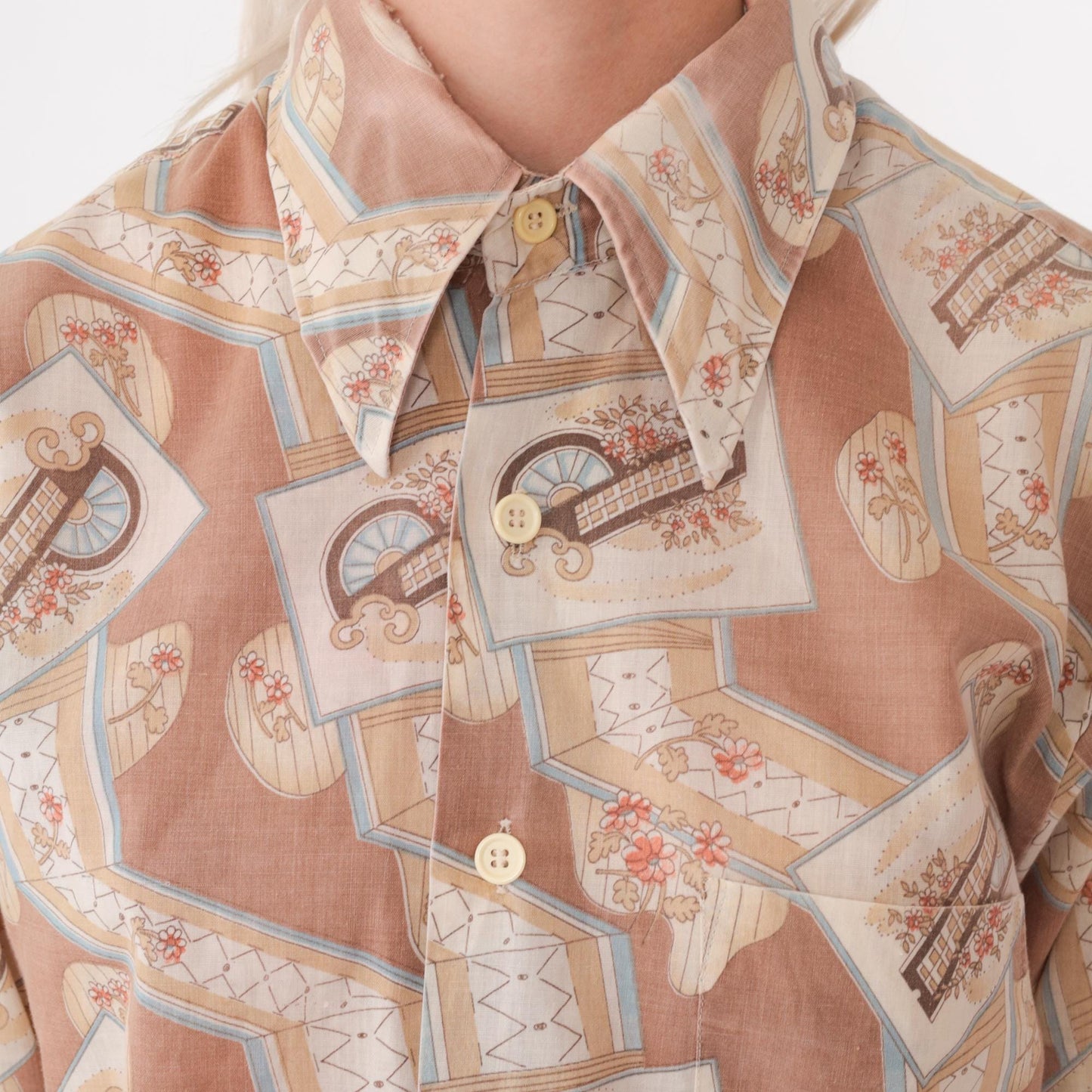 70s Garden Scene Button Down Blouse Peach Novelty Print Long Sleeve Medium
