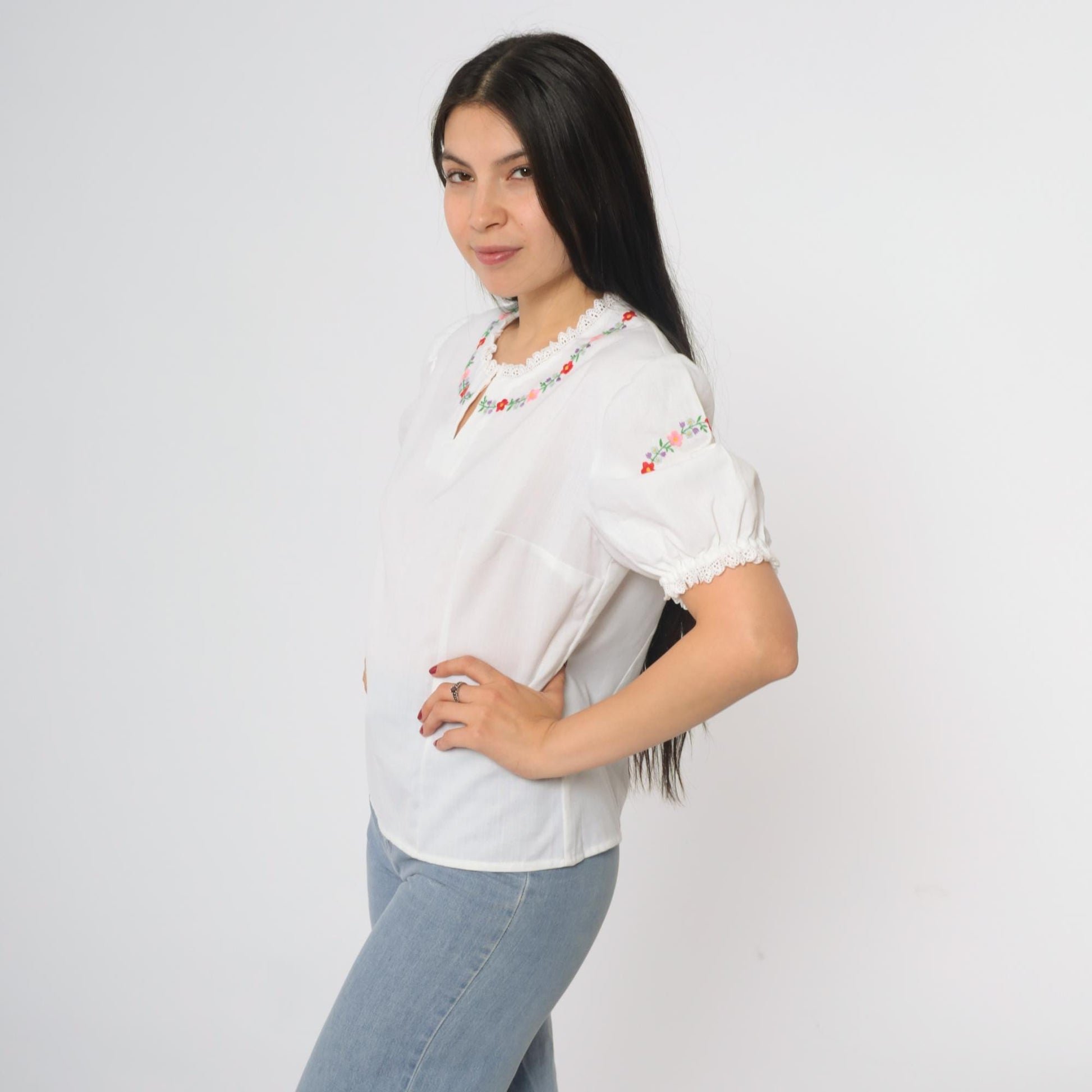 70s Hungarian Peasant Blouse White Cotton Puff Sleeve Floral Embroidery Medium