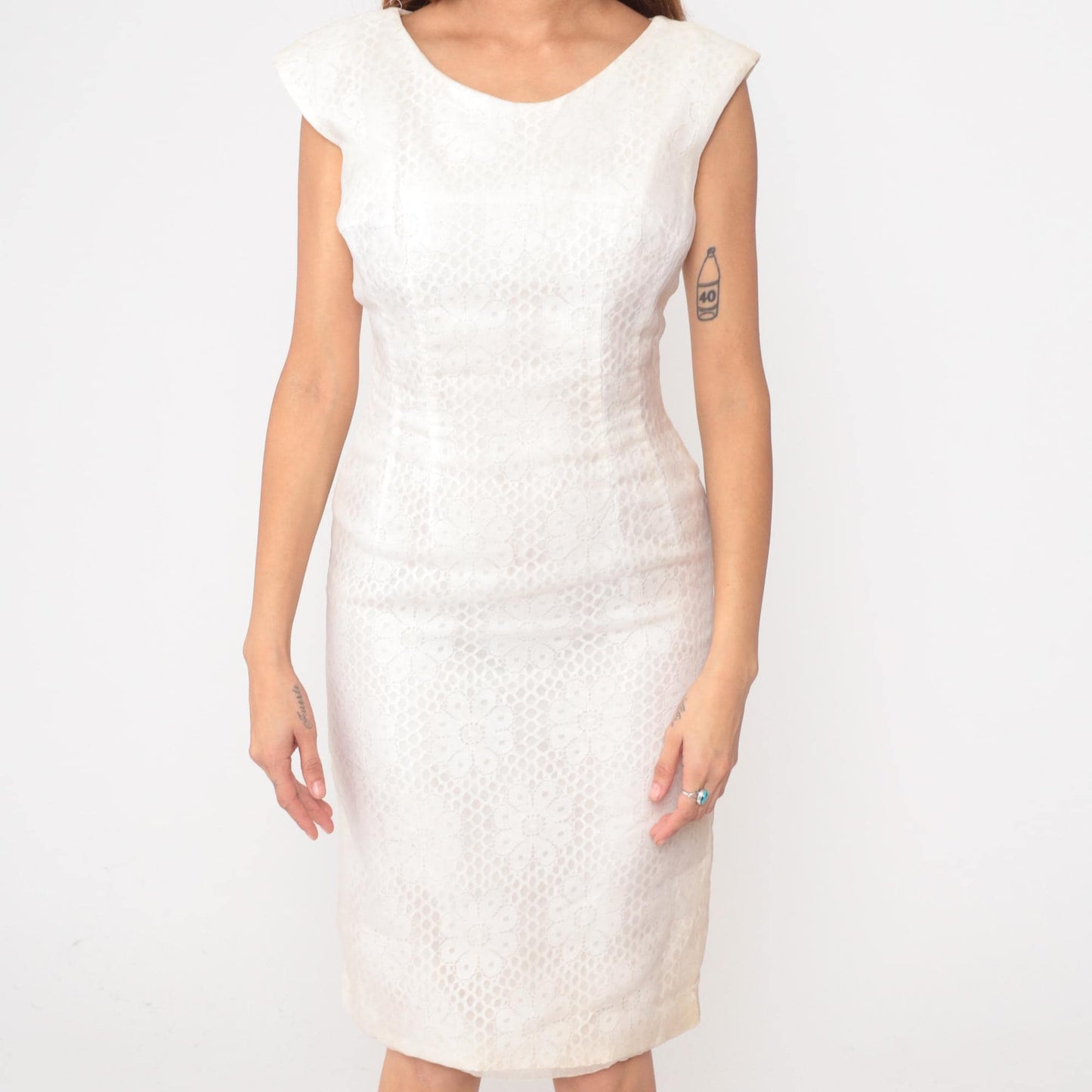 60s Claralura White Brocade Shift Dress Knee Length Cap Sleeve Small