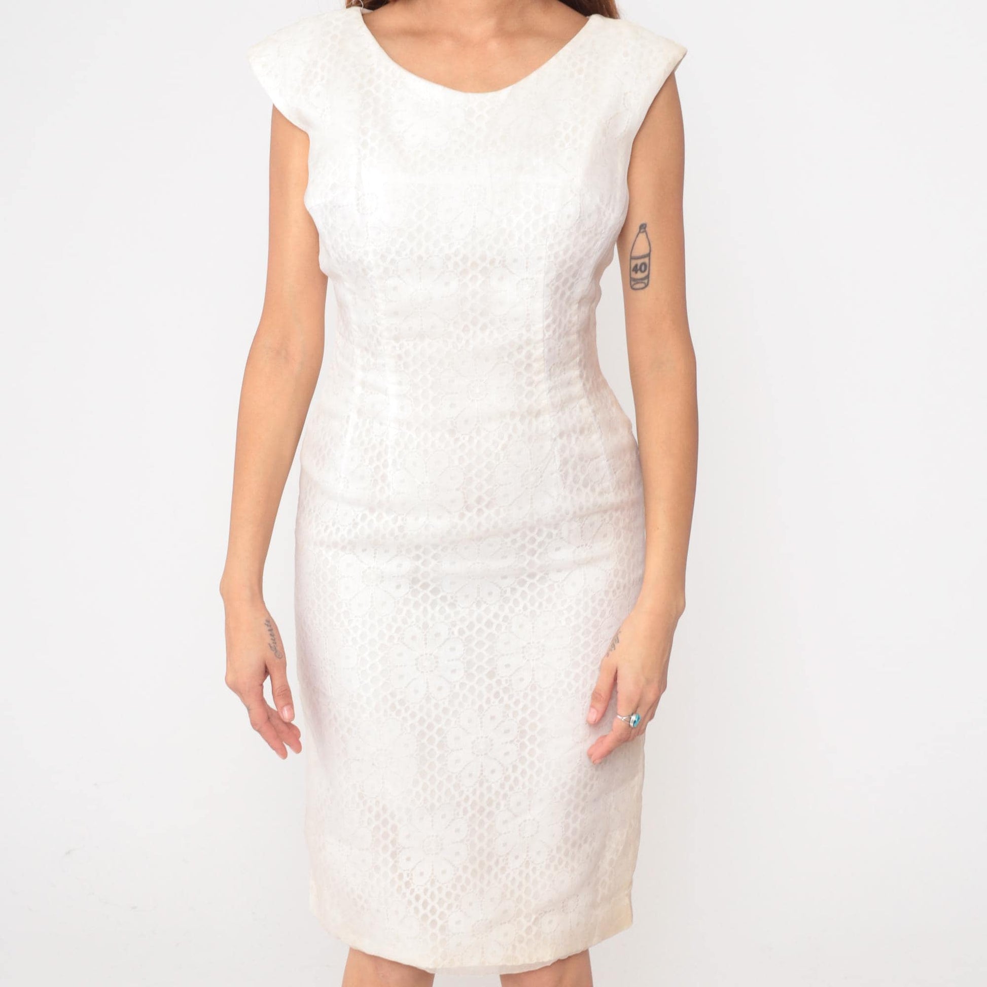60s Claralura White Brocade Shift Dress Knee Length Cap Sleeve Small