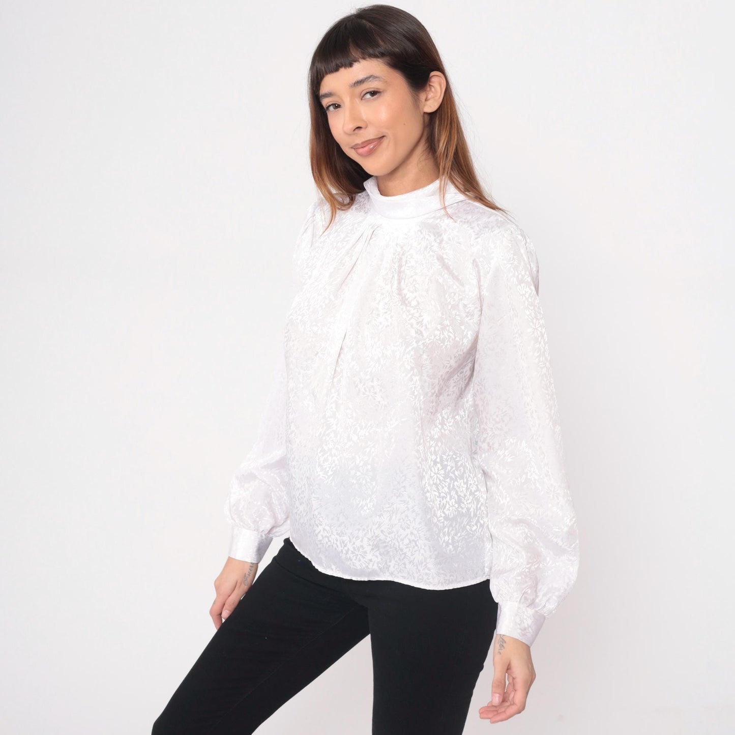 90s White Mock Neck Blouse Keyhole Back Pleated Front Medium M