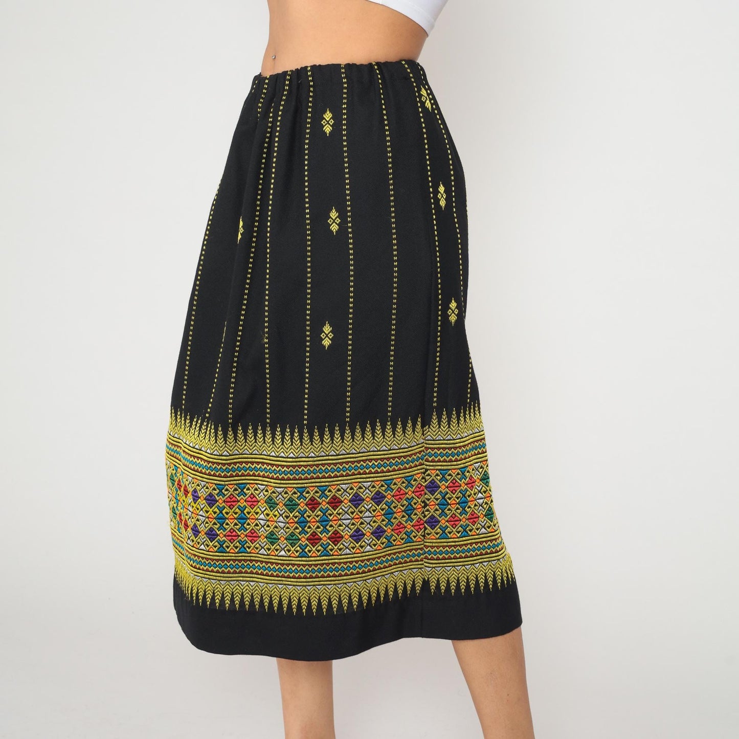 70s Black Embroidered Skirt Yellow Geometric Border Knee Length Medium