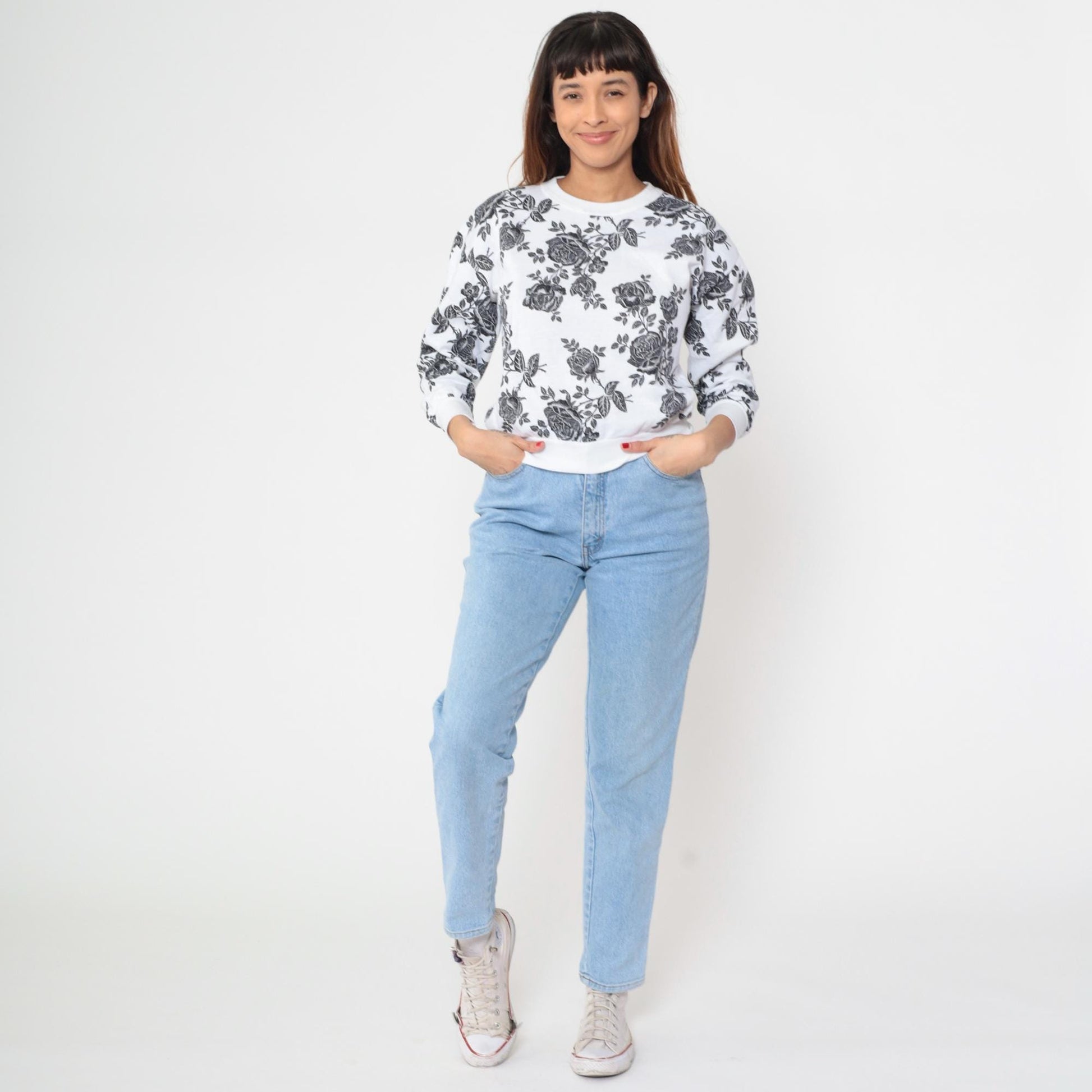 90s Black Rose Floral White Cropped Sweatshirt Crew Neck Small S