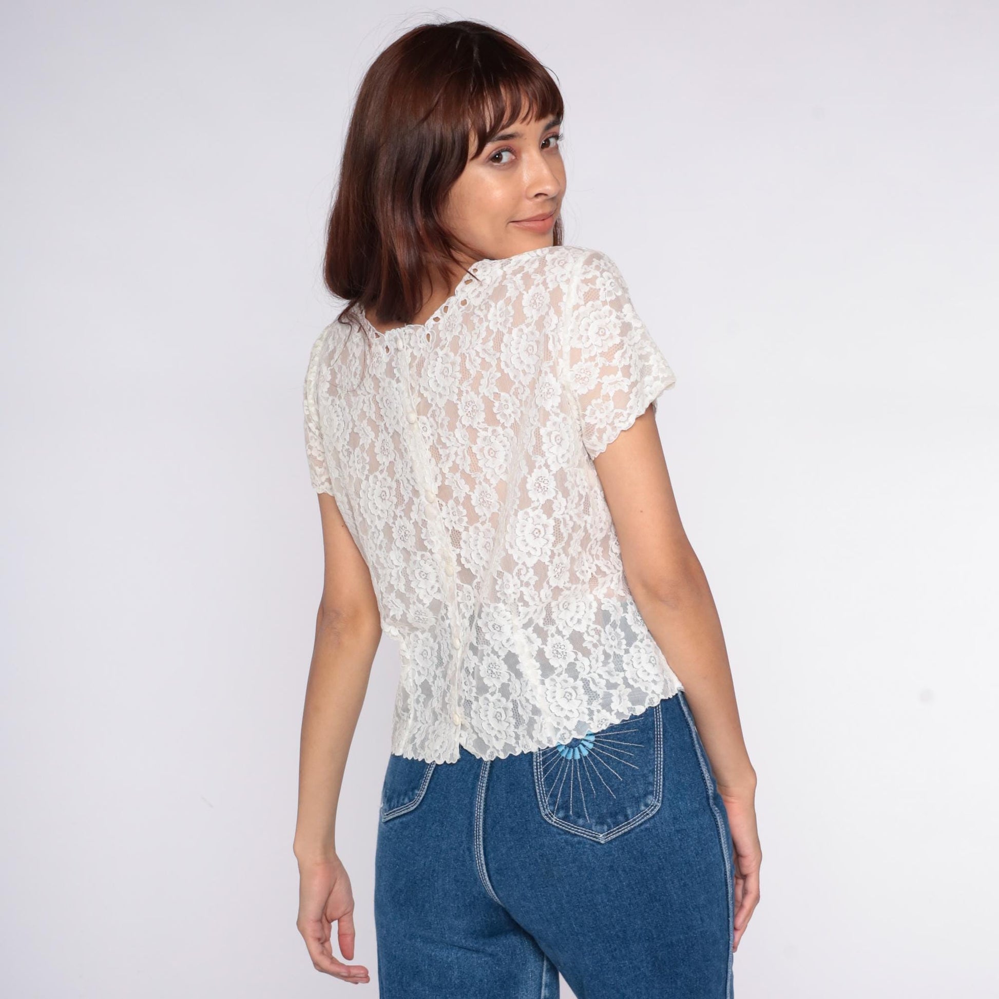 70s White Lace Blouse Floral Scalloped Short Sleeve Cropped Top Medium