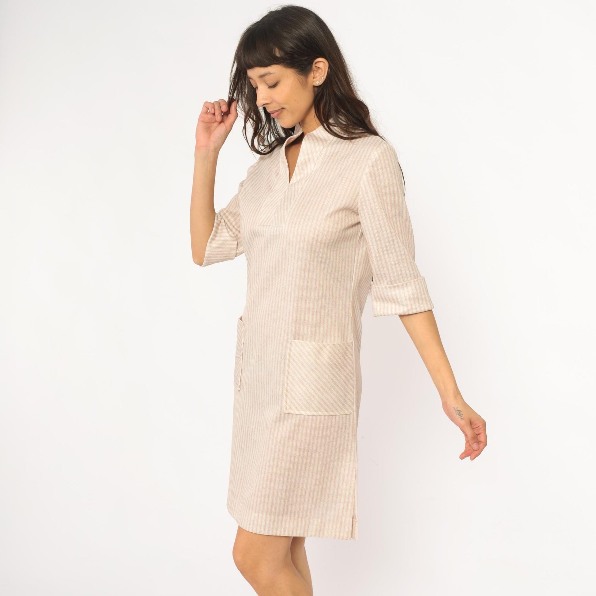 70s Beige White Striped Shift Dress Mandarin Collar Knee Length Medium M