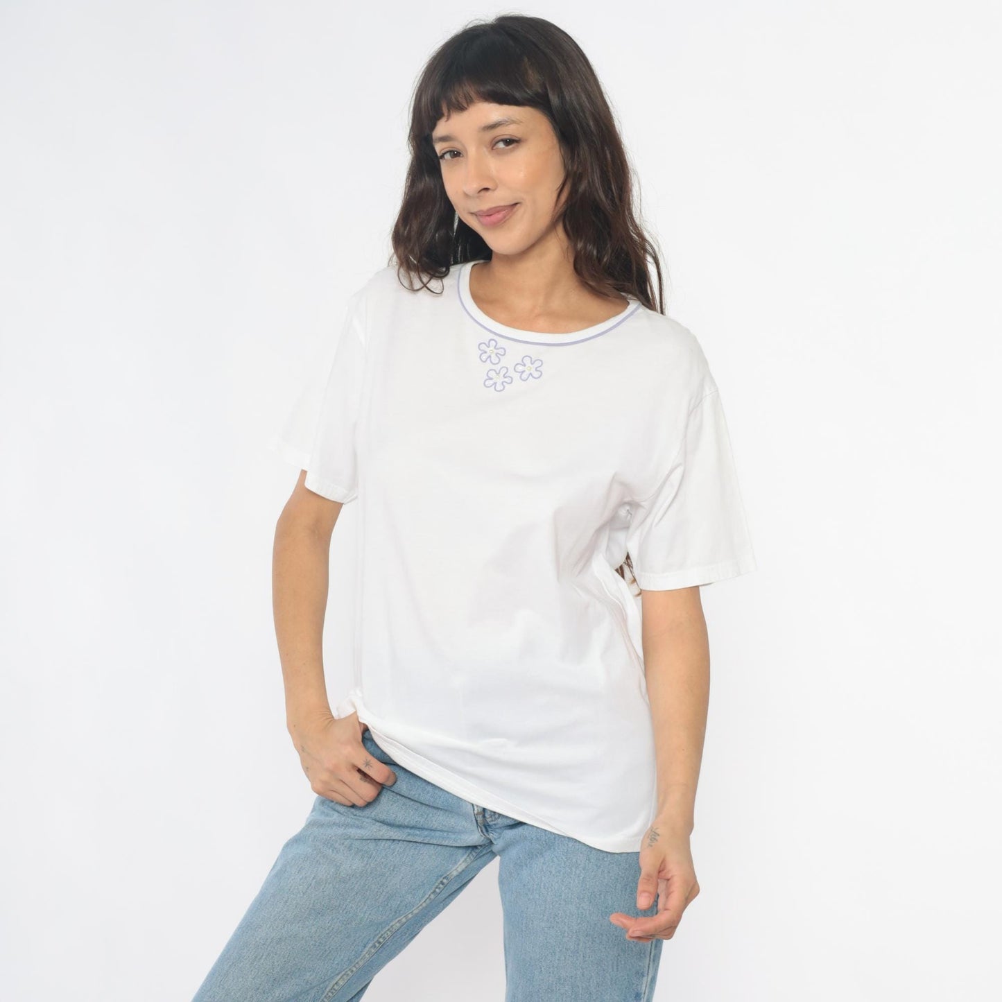 90s White Cotton Tee Embroidered Purple Flowers Pearl Centers Large L