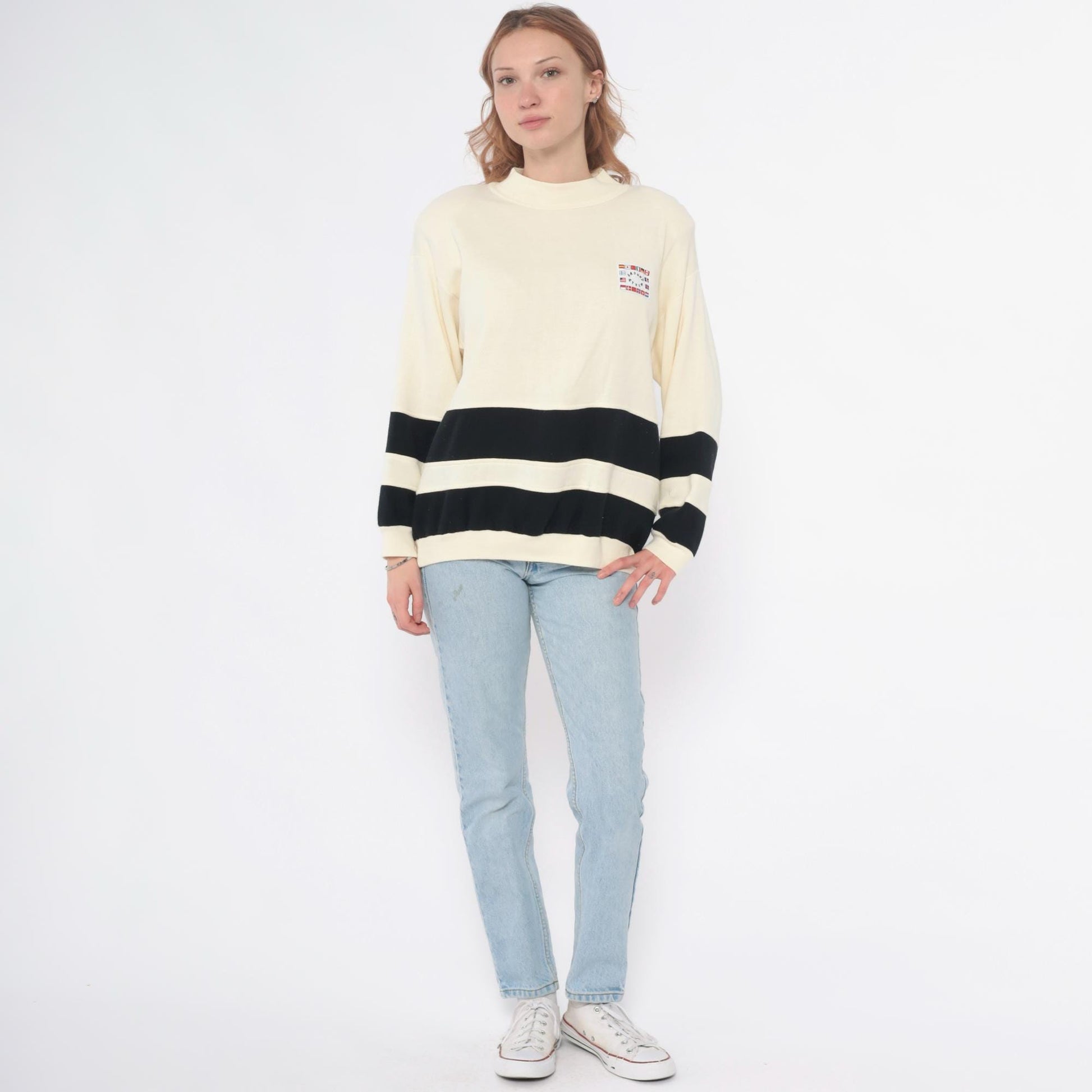 90s Wye Oaks Cream Striped Crewneck Sweatshirt International Flags Patch Medium M