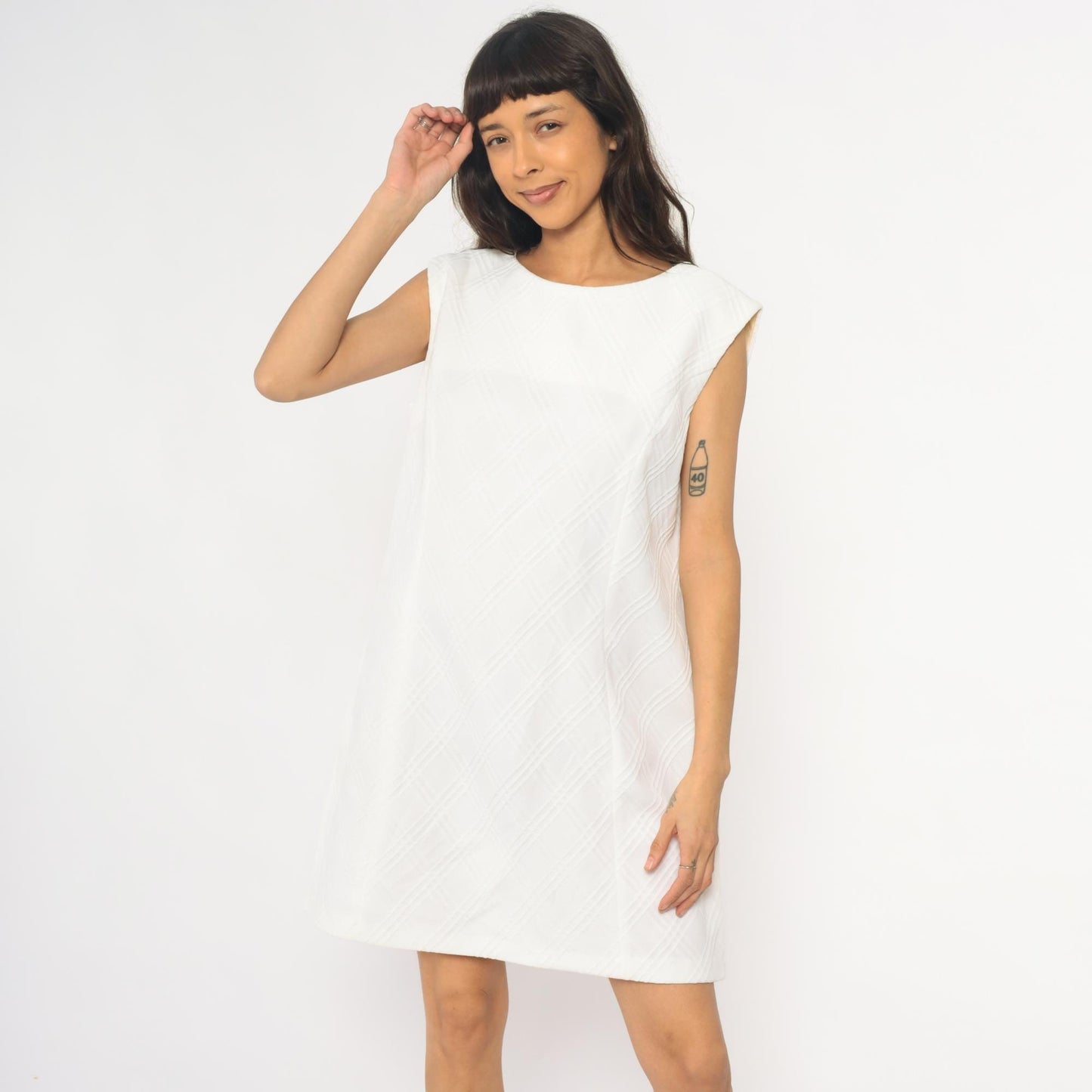 70s White Shift Dress Quilted Texture Sleeveless Knee-Length Crew Neck Medium M