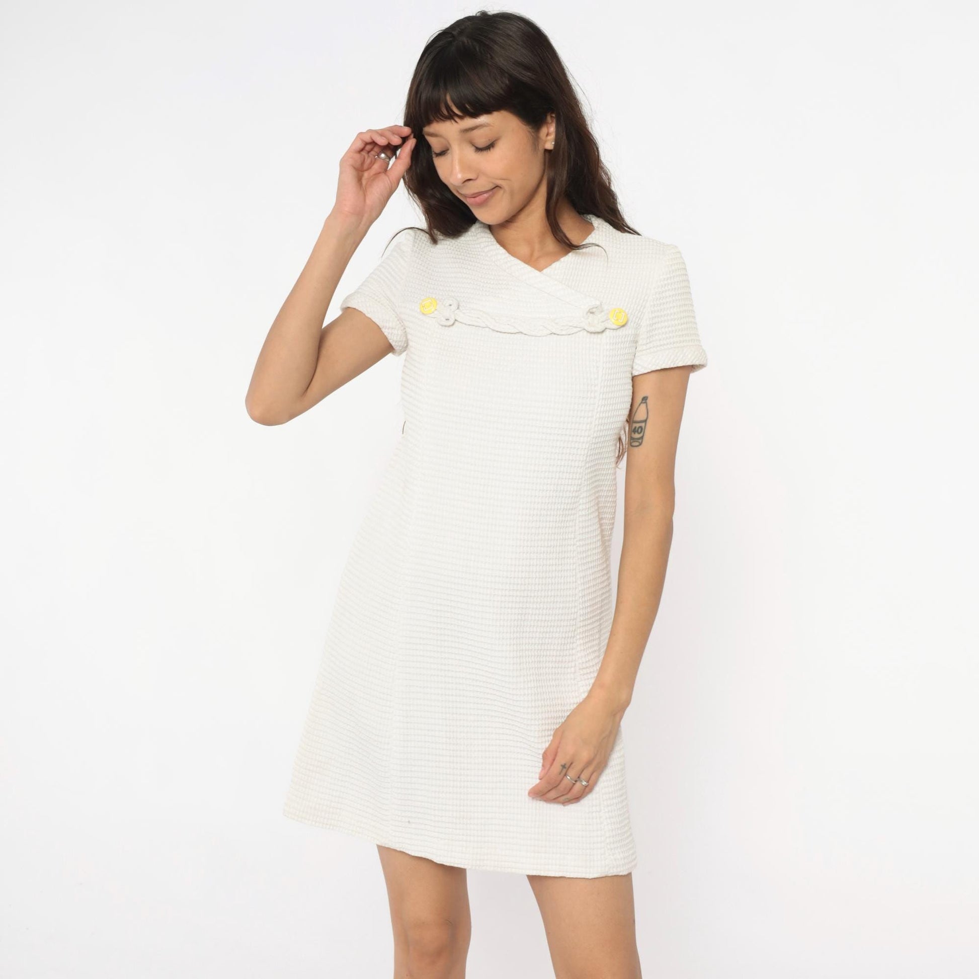 60s White Waffle Knit Shift Dress V-Neck Braided Trim Yellow Buttons Small