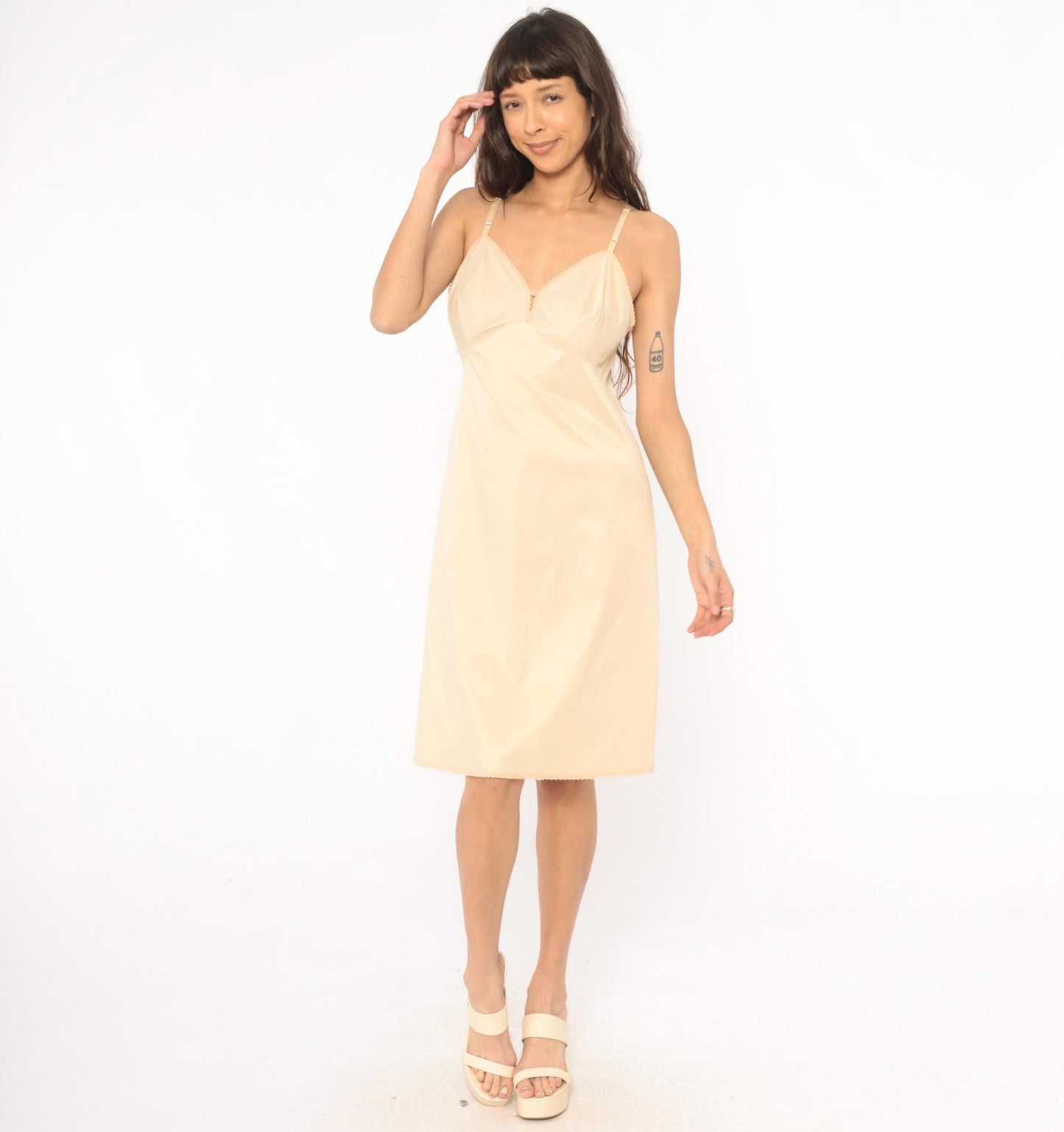 70s Vanity Fair Slip Dress Cream Nylon V-Neck Scalloped Lace Knee-Length Medium M