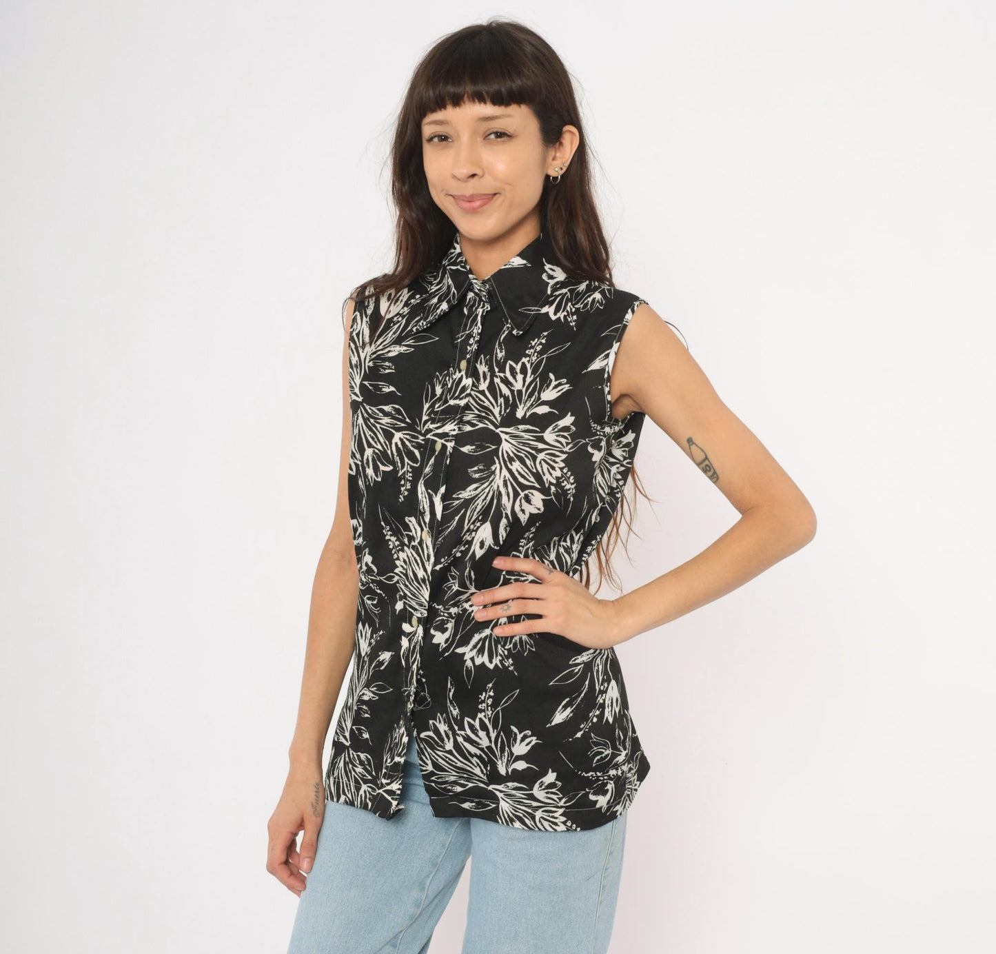 70s Black White Botanical Sleeveless Blouse Pointed Collar Tunic Medium