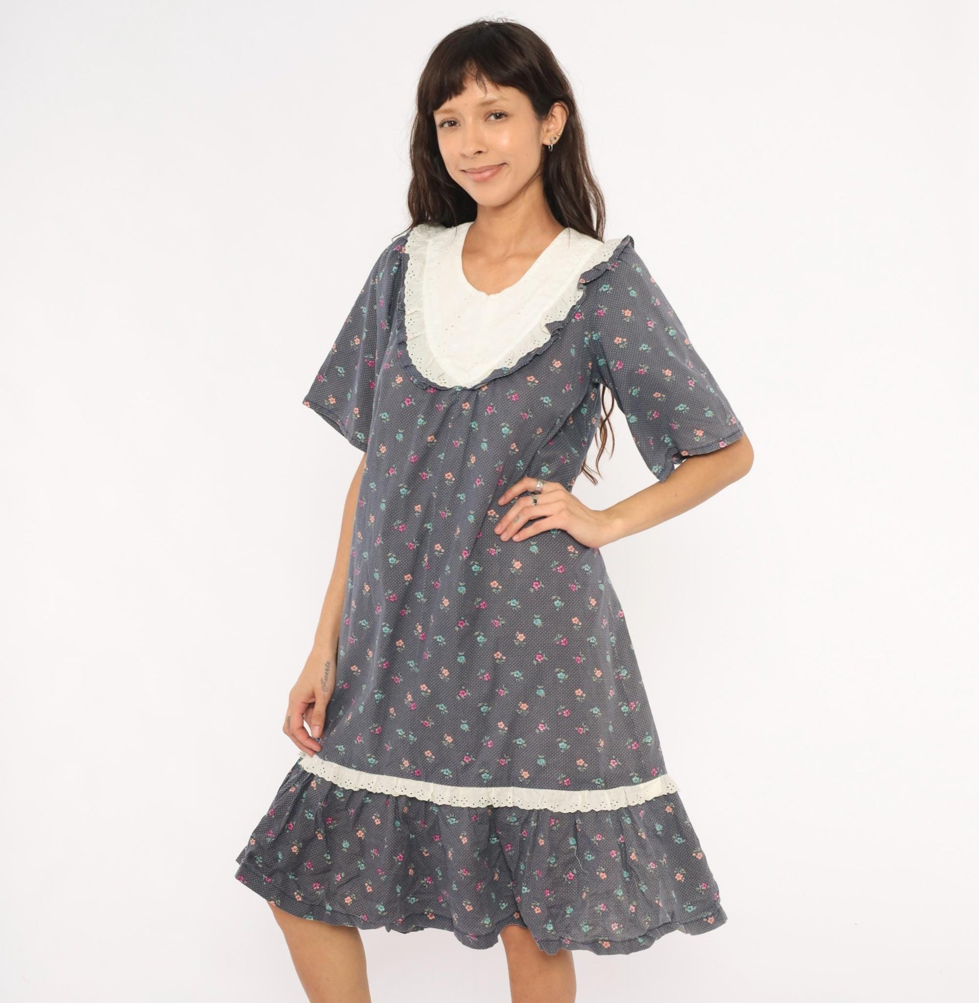 80s Slate Blue Calico Floral Eyelet Bib Prairie Dress Cotton Small