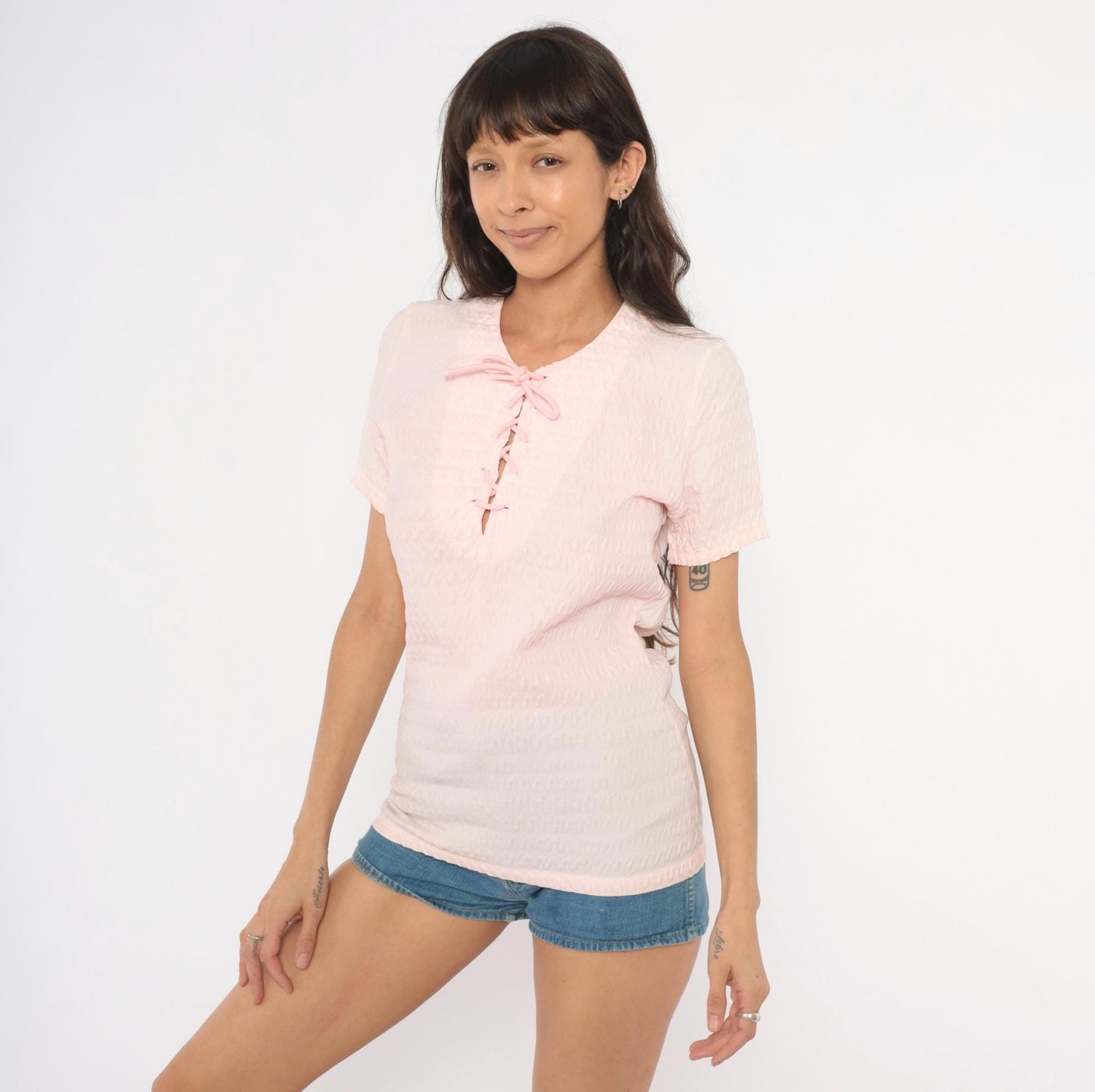 70s Pink Lace-Up Blouse V-Neck Seersucker Crinkle Short Sleeve Medium