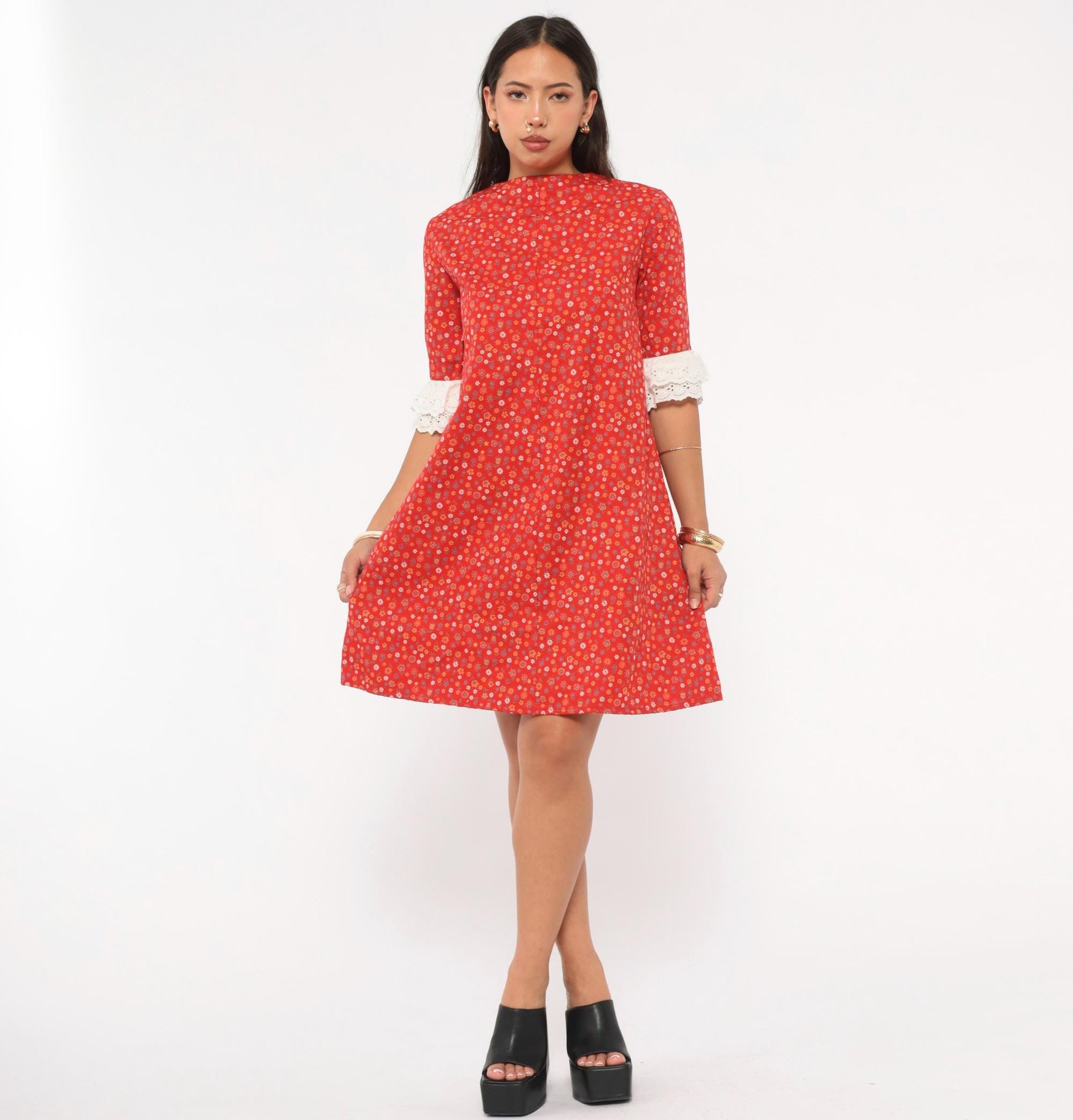 60s Red Ditsy Floral Cotton Shift Dress Eyelet Lace Cuff Knee-Length Small