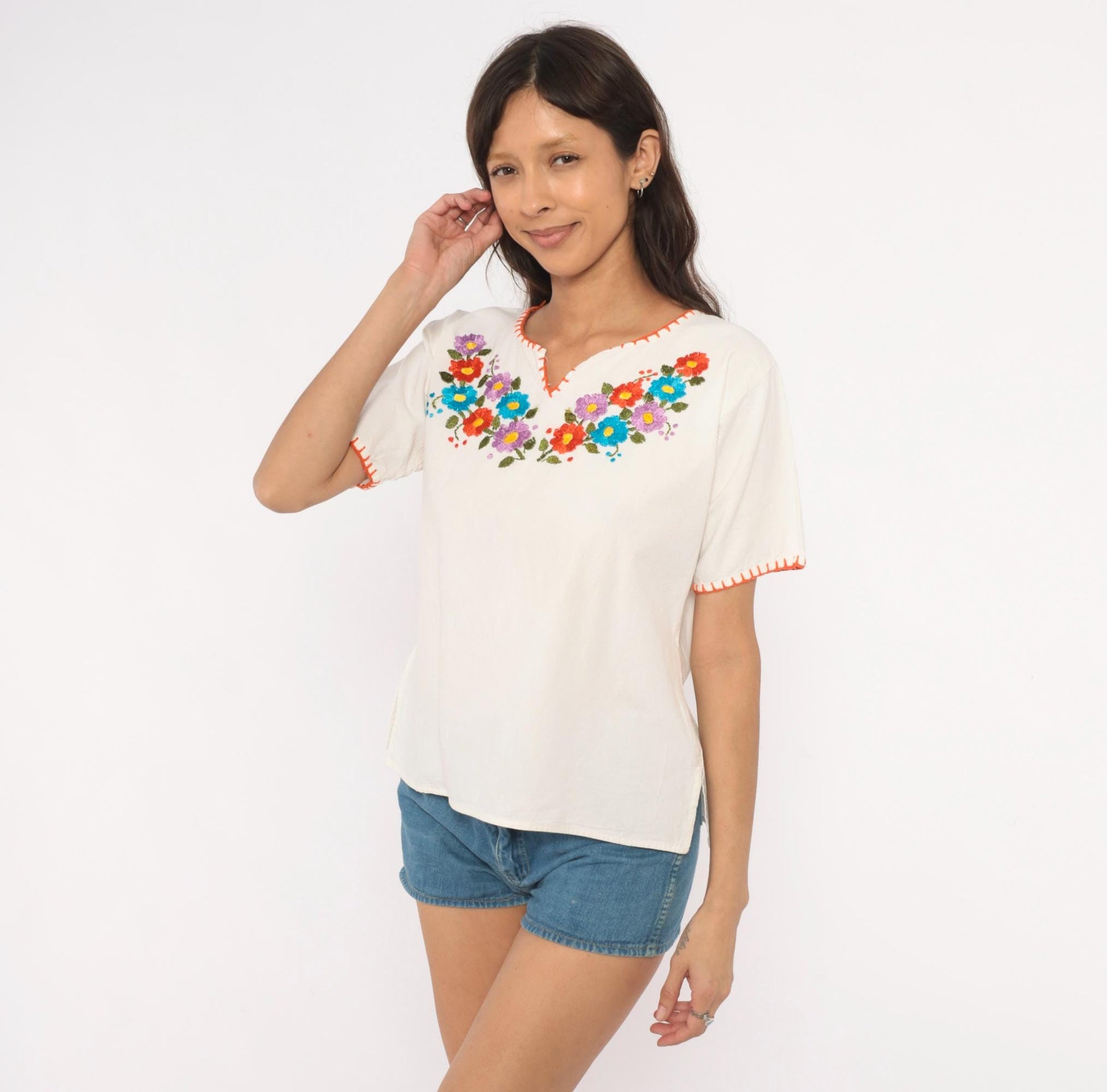 90s White Cotton Peasant Blouse Hand-Embroidered Floral V-Neck Medium M