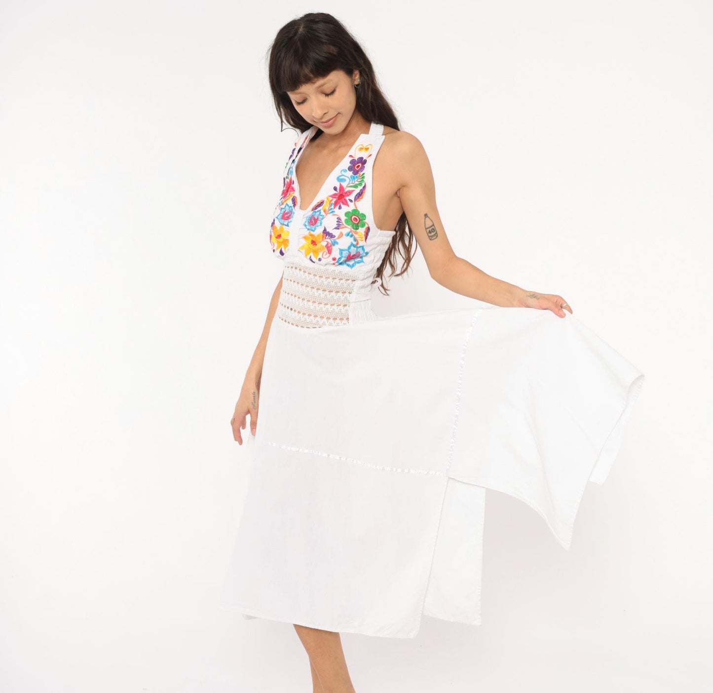 90s White Cotton Halter Dress Floral Embroidery Handkerchief Hem Midi Medium M