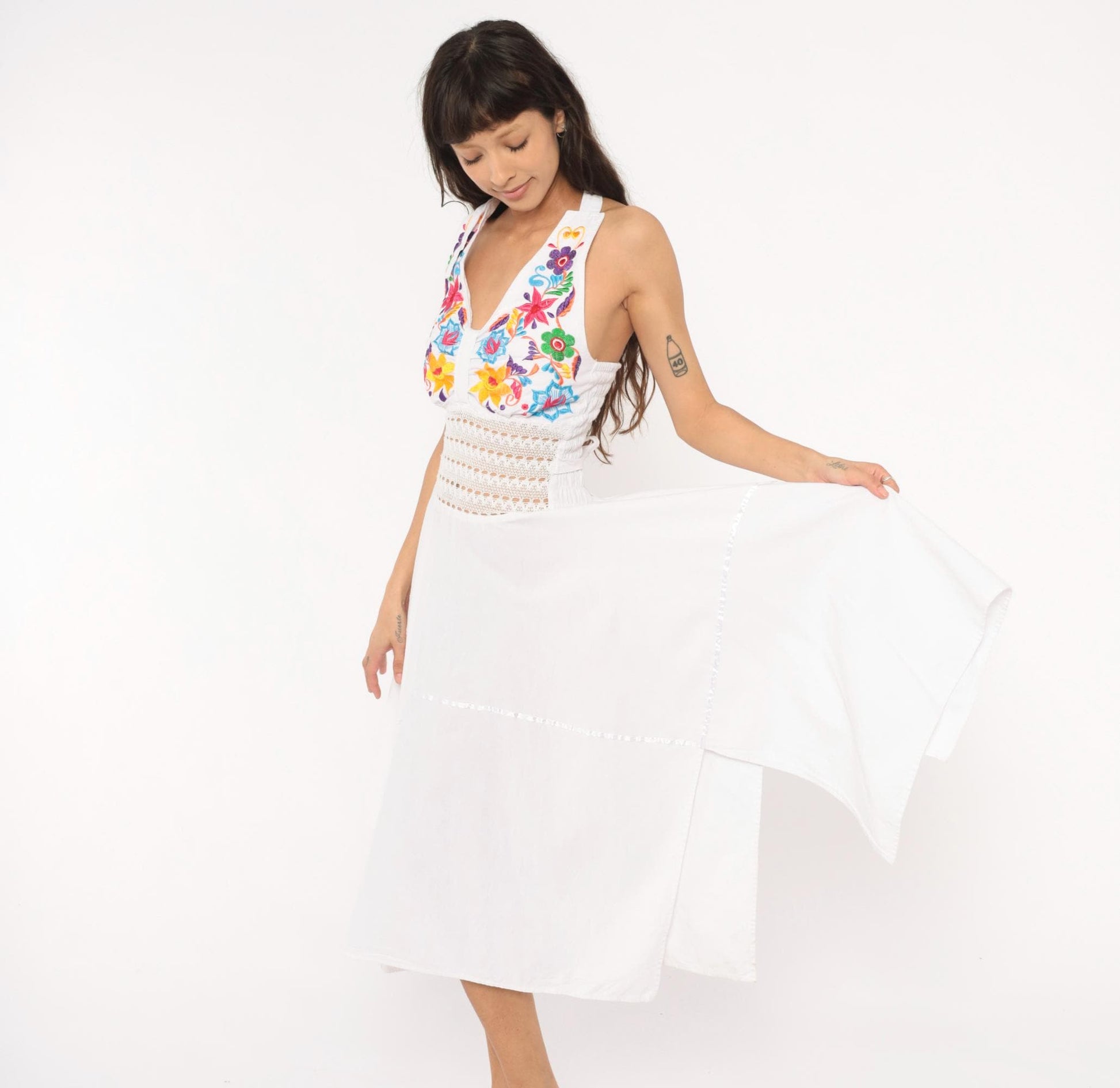 90s White Cotton Halter Dress Floral Embroidery Handkerchief Hem Midi Medium M