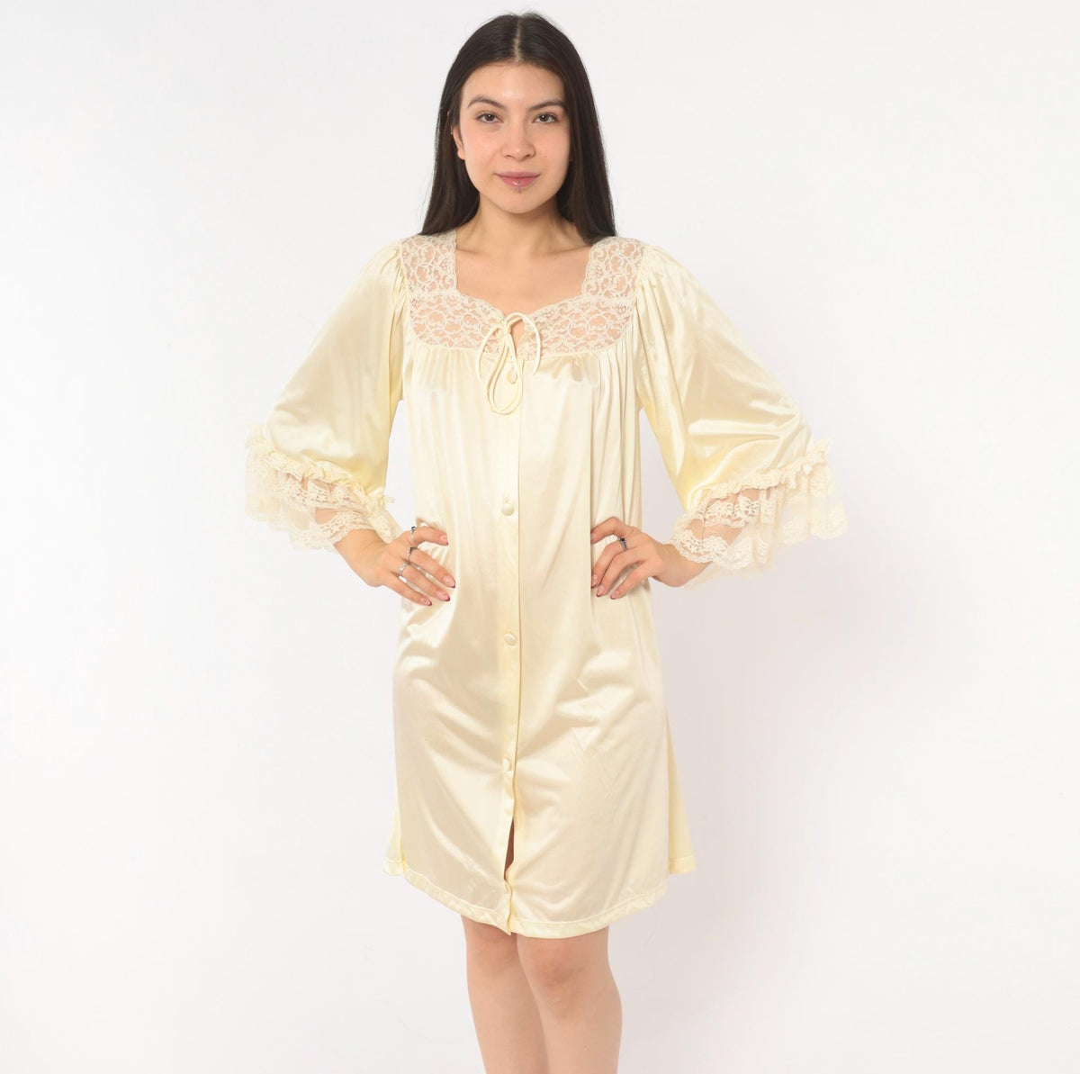 80s Vanity Fair Cream Lace Robe Bell Sleeve Button Front Small