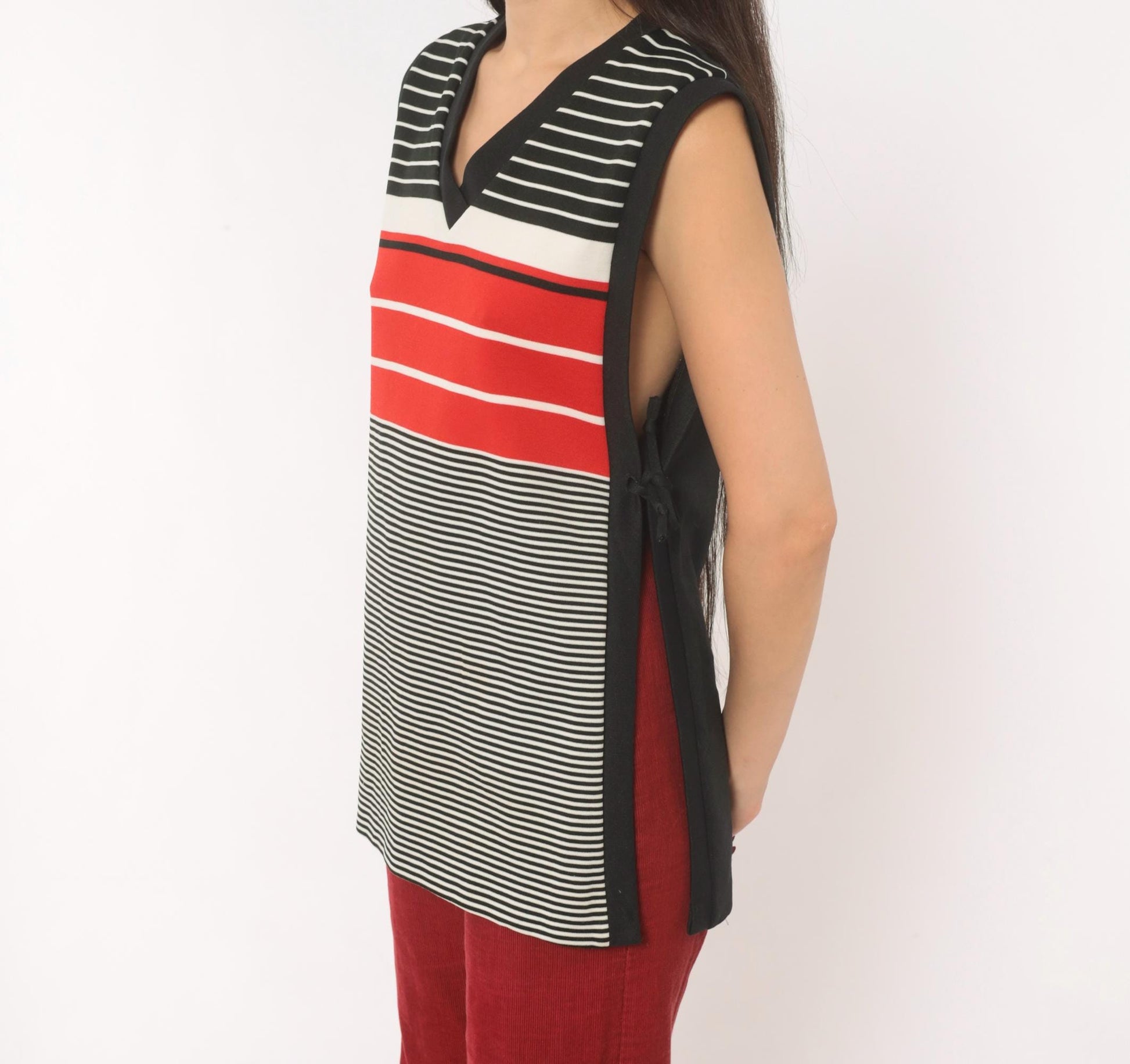 70s Striped Knit Vest V-Neck Sleeveless Tunic Black White Red Small Medium