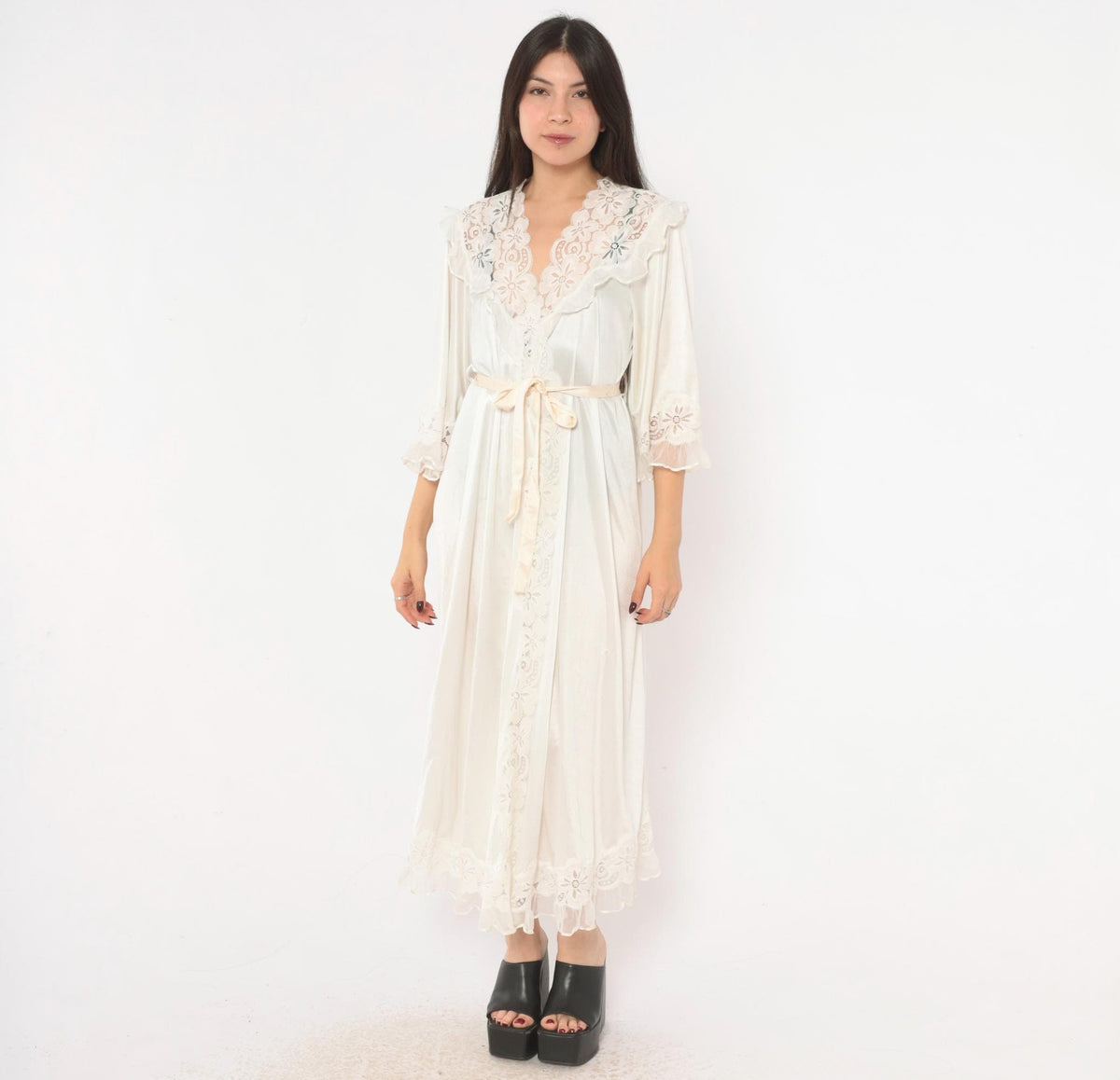 80s White Lace Peignoir Robe Bell Sleeve Floral Yoke Ankle Length Medium
