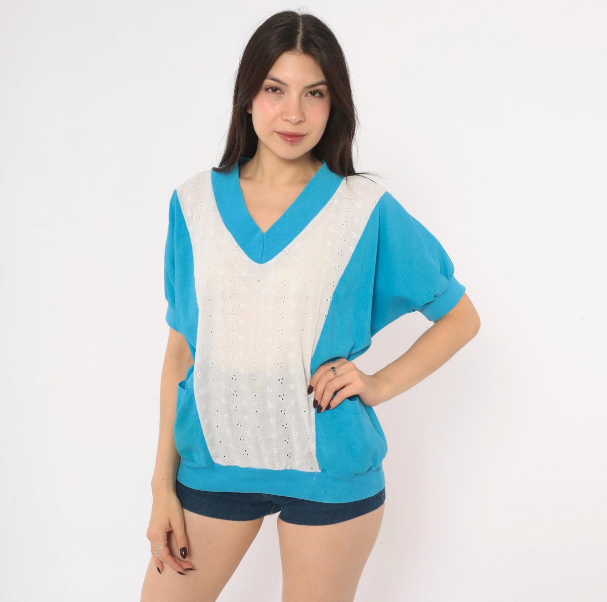 80s Tiger Blue White Eyelet Cutwork V-Neck Blouse Patch Pockets Medium