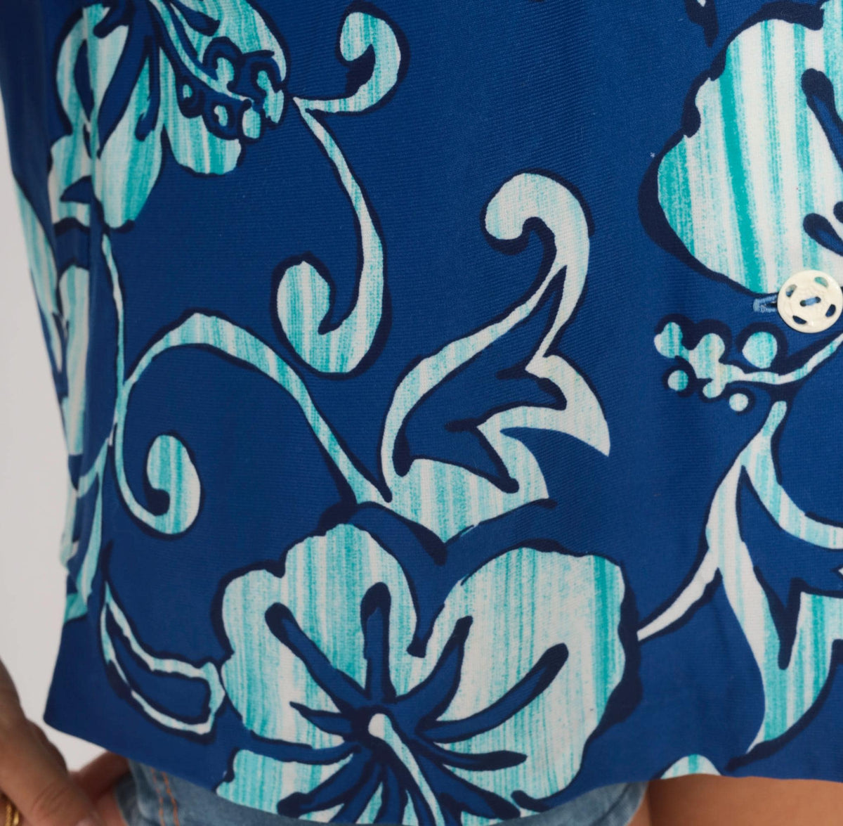 70s Hawaiian Shirt Navy Blue Hibiscus Floral Camp Collar Short Sleeve Medium M