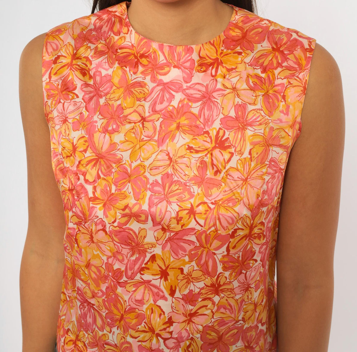 60s Butterfly Floral Sleeveless Blouse White Orange Pink Crew Neck Small