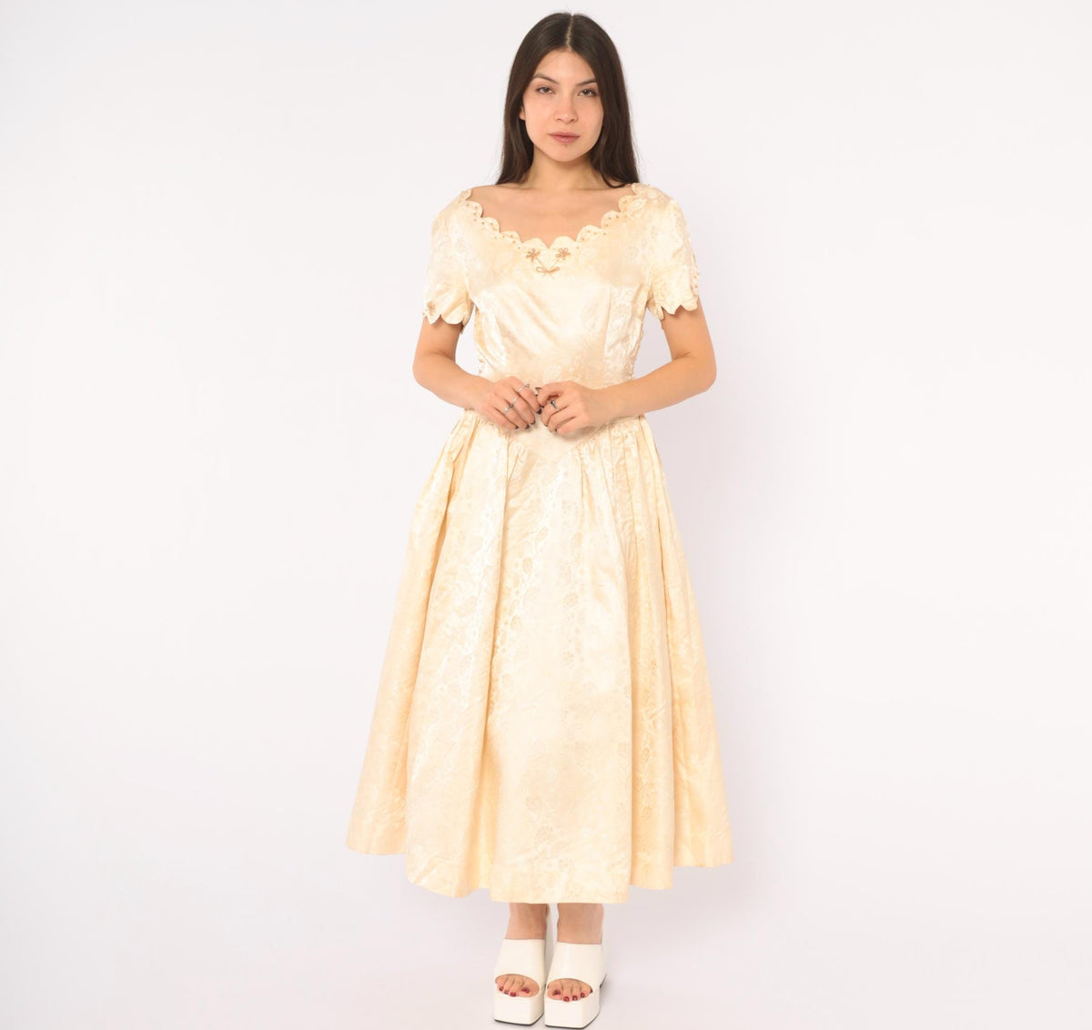 1950s Cream Paisley Jacquard Dress Beaded Sweetheart Neckline Drop Waist Medium