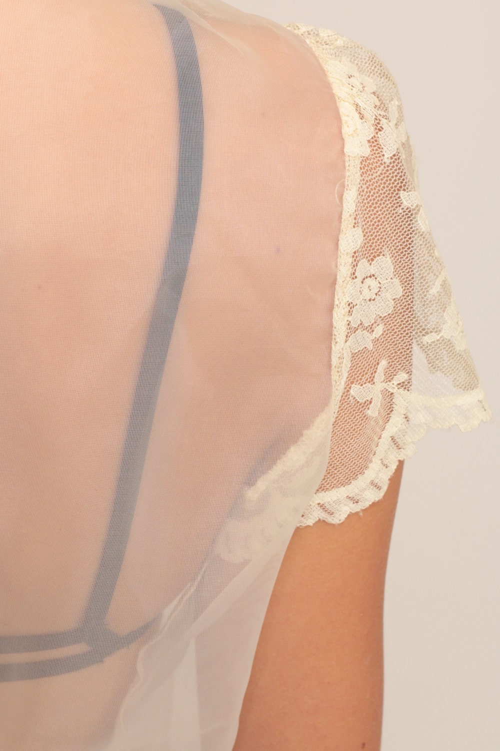 70s White Lace Puff Sleeve Blouse Sheer Scalloped Neck Victorian Small