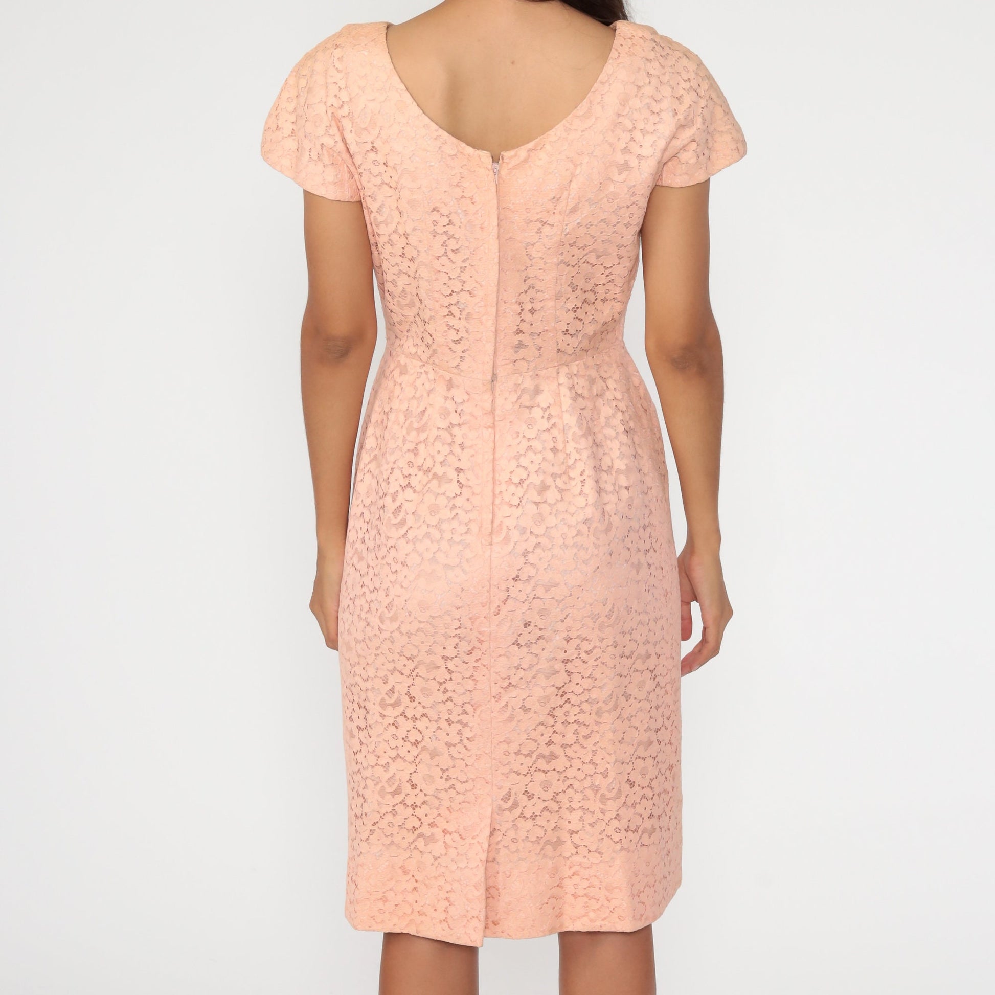 1960s Pink Lace Cocktail Dress Bow Neckline Knee-Length Sheath Small