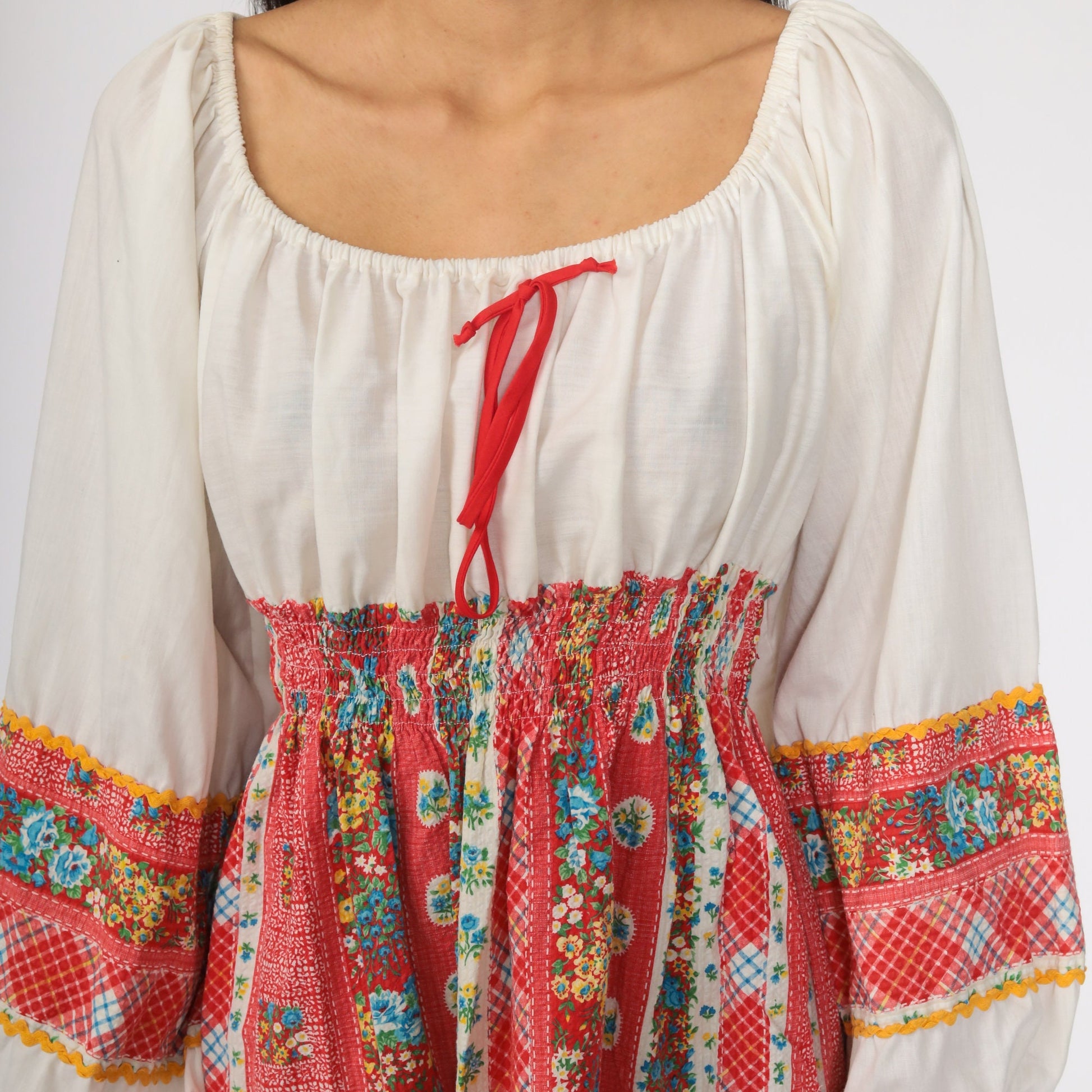 70s Floral Babydoll Mini Dress Red White Smocked Empire Waist Small