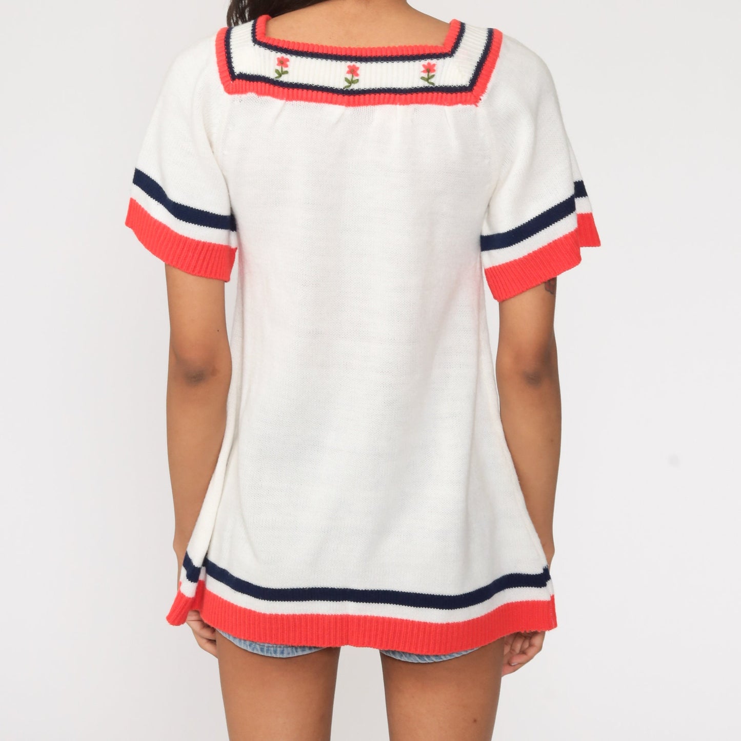70s Floral Embroidered Knit Top White Red Short Sleeve Small