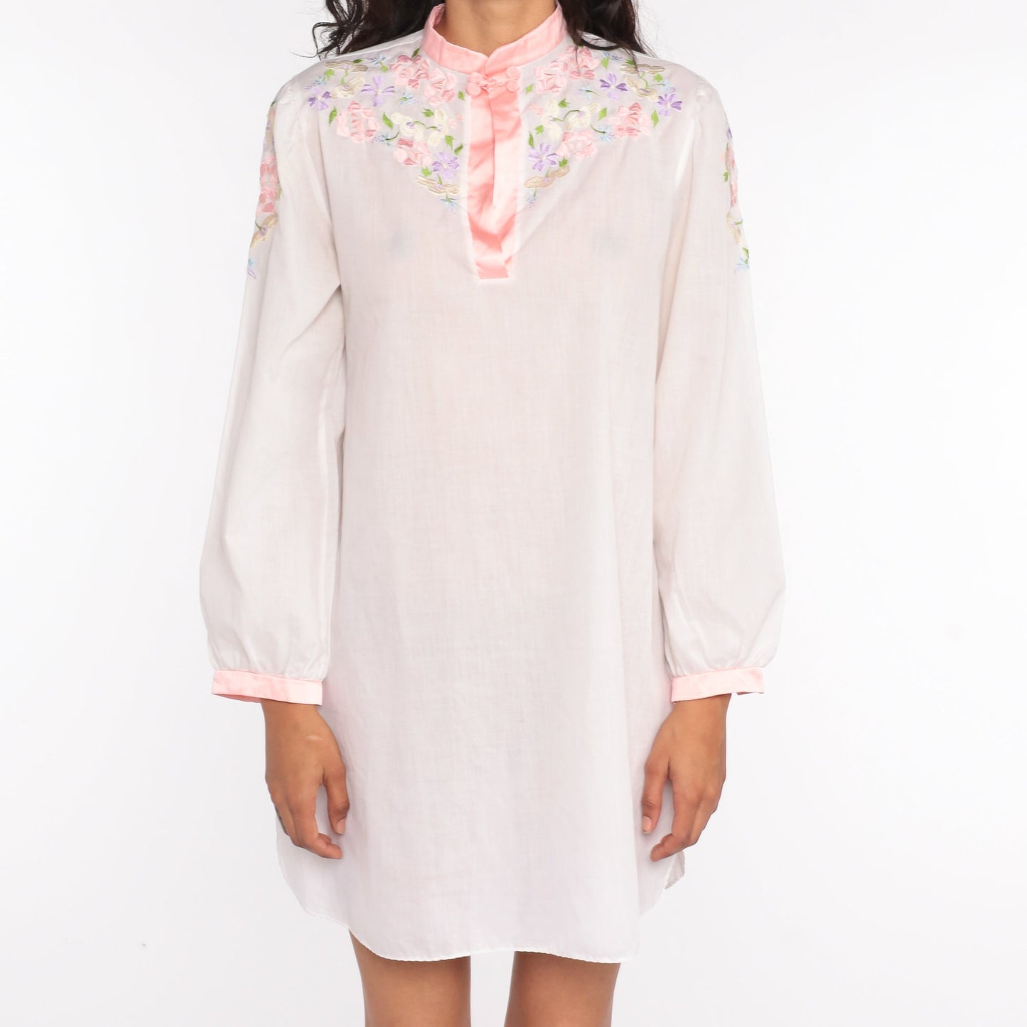 70s White Floral Embroidered Mini Dress Long Sleeve Shift Cut Small Medium