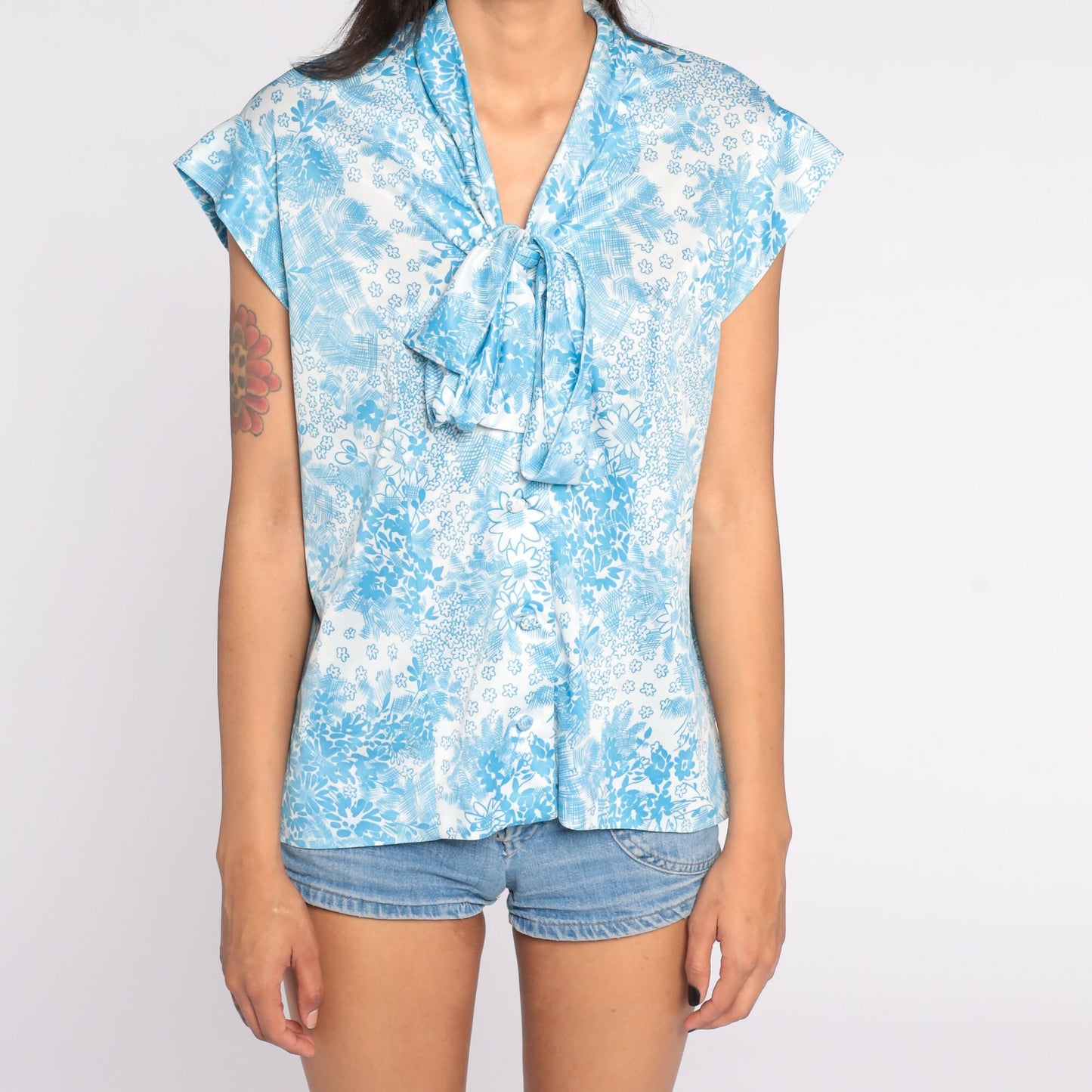 70s Floral Ascot Blouse White Blue Button-Up Short Sleeve Large L
