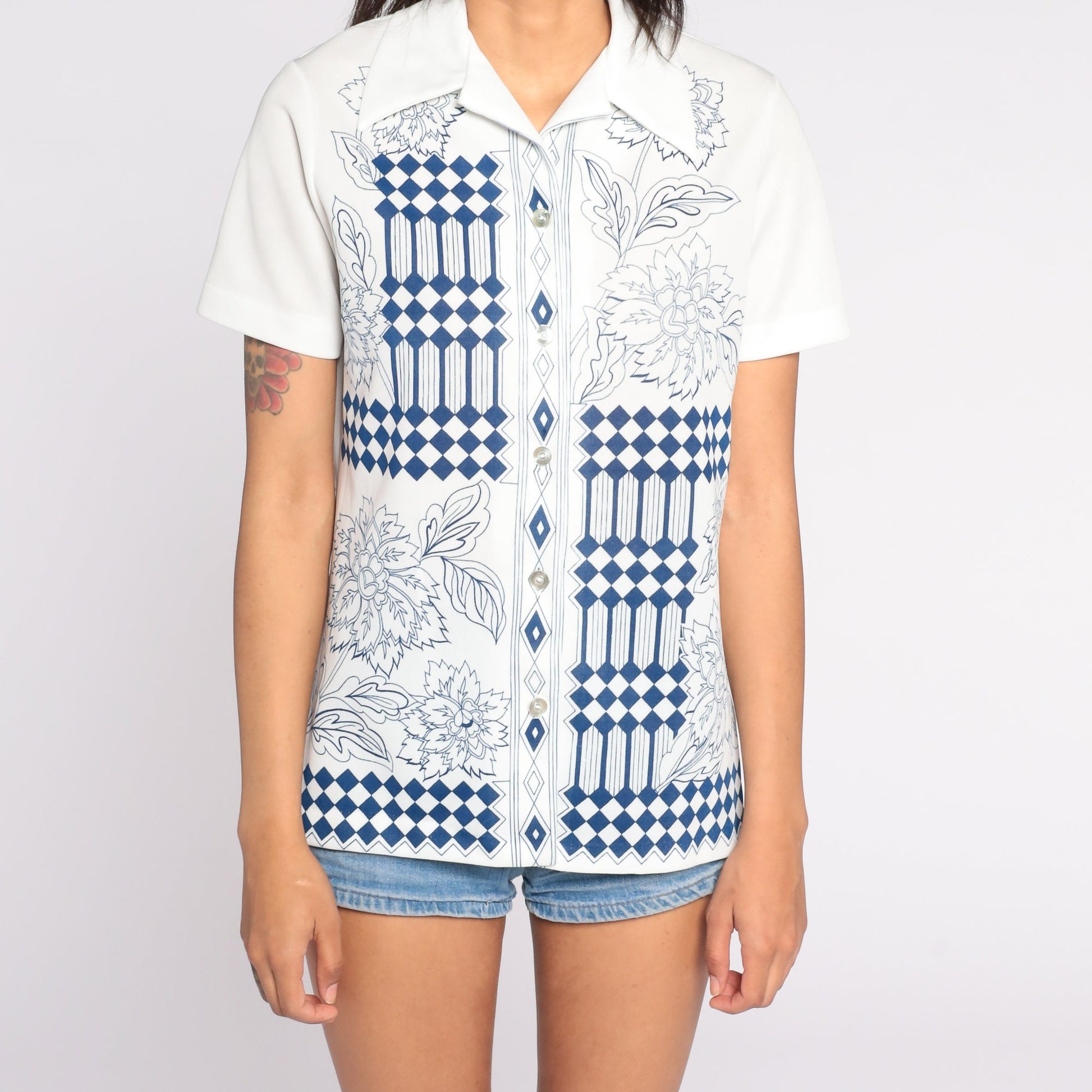70s Floral Print Button-Up Shirt White Dark Blue Short Sleeve Medium