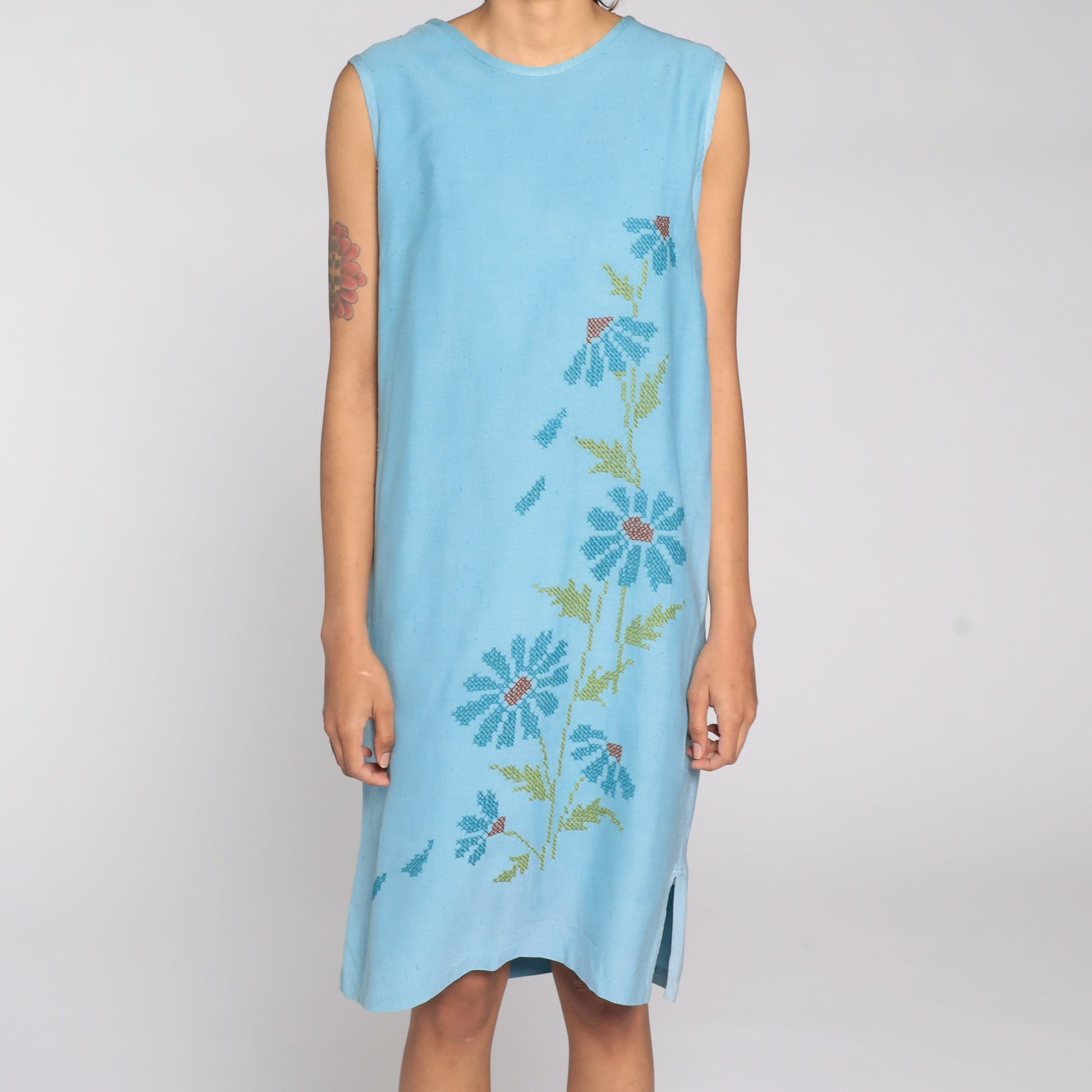 1960s Floral Embroidered Midi Dress Blue Sleeveless Sheath Small