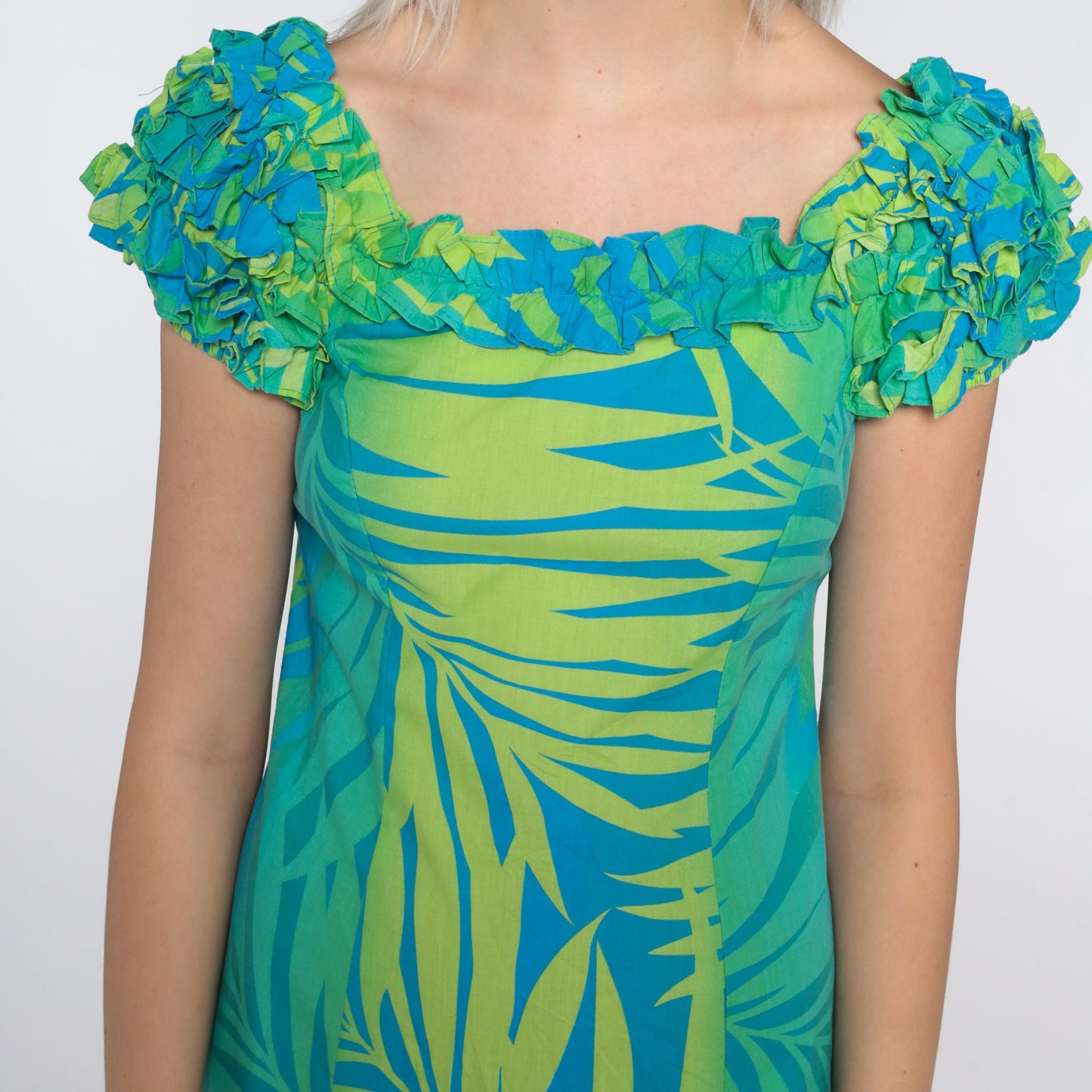 1960s Hawaiian Tropical Print Shift Dress Green Blue Midi Ruffle Sleeve Extra Small