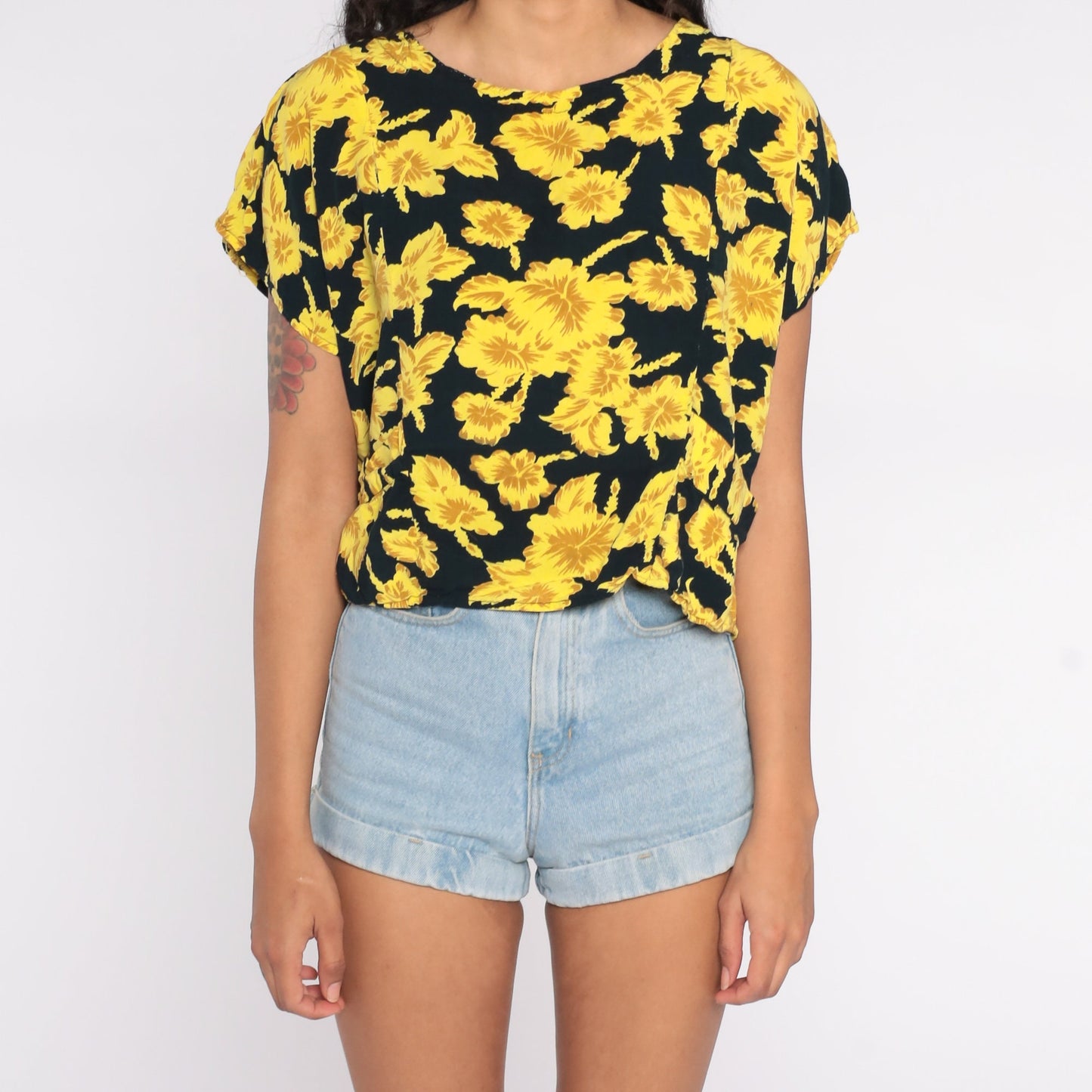 90s Yellow Floral Rayon Shirt Short Sleeve Blouse Small