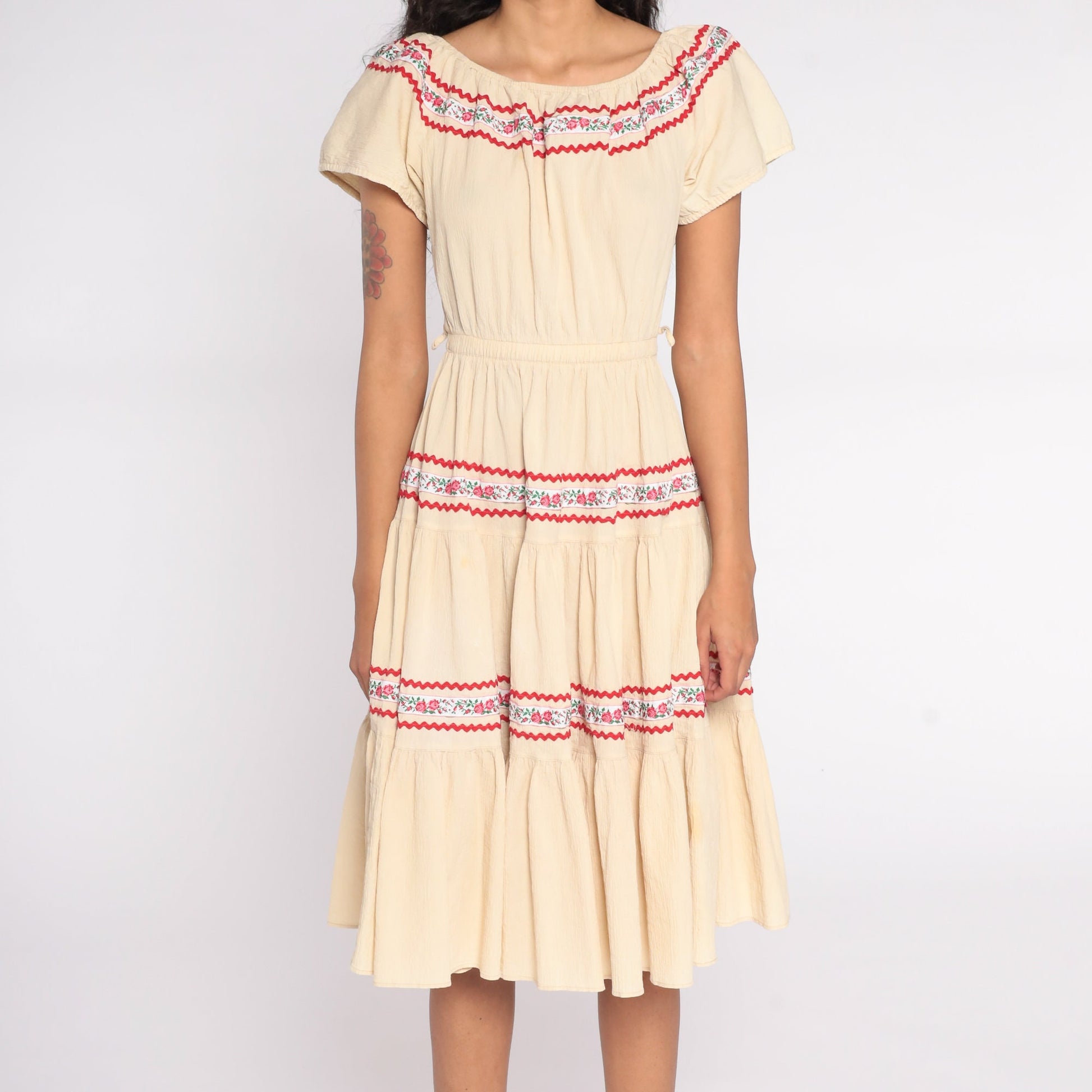 70s Tan Floral Peasant Dress Tiered Elastic Neckline Short Sleeve Small