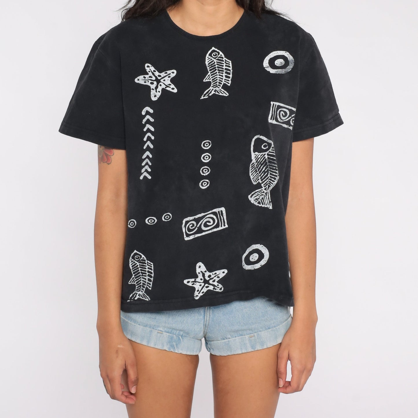 90s Fish Starfish Petroglyph Graphic T-Shirt Black White Medium