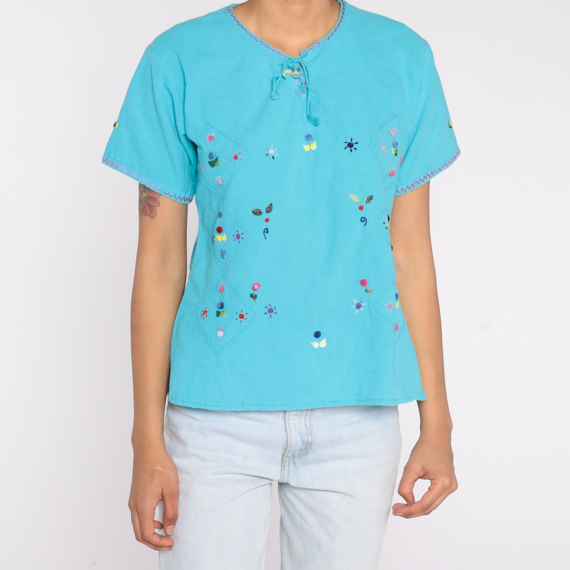 90s Blue Cotton Blouse Embroidered Flowers Butterflies Suns Short Sleeve Medium