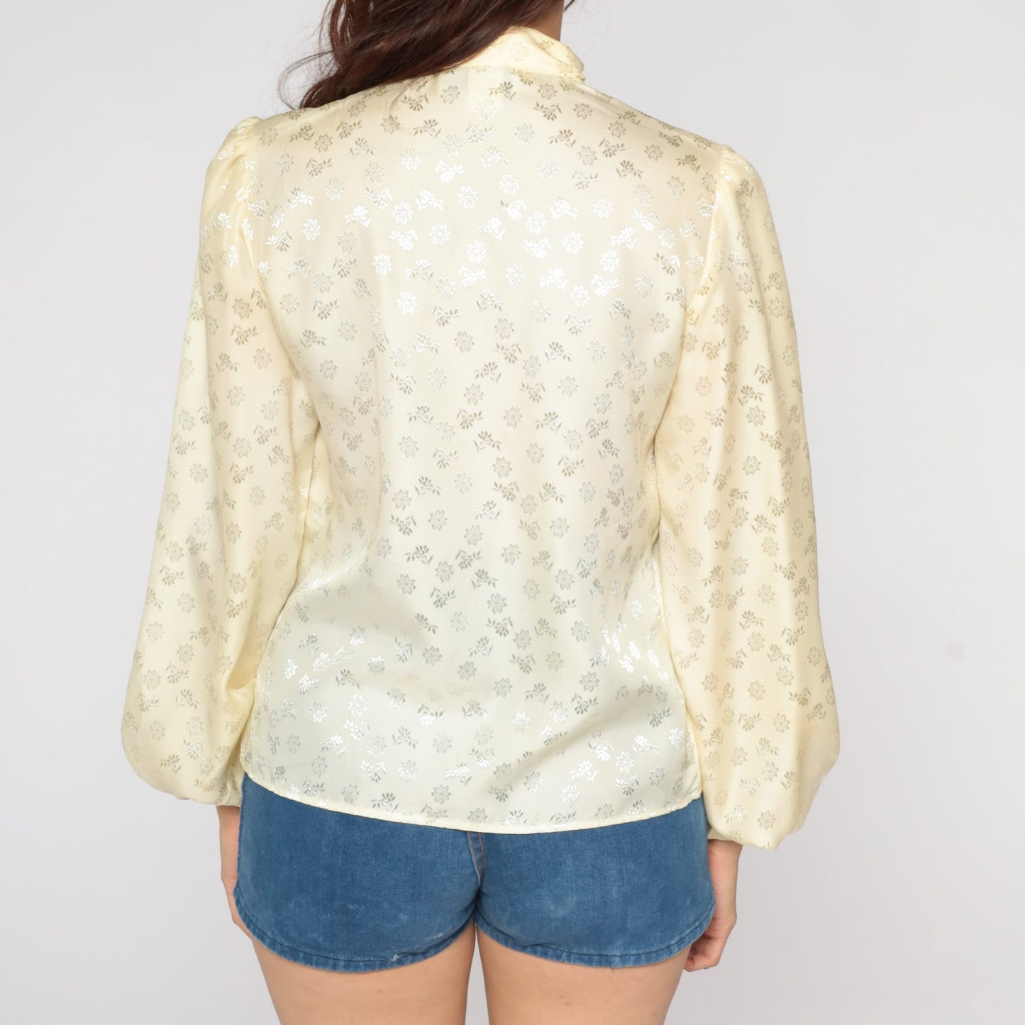 80s Cream Embossed Floral Blouse Ascot Bow Balloon Sleeve Button Up Small