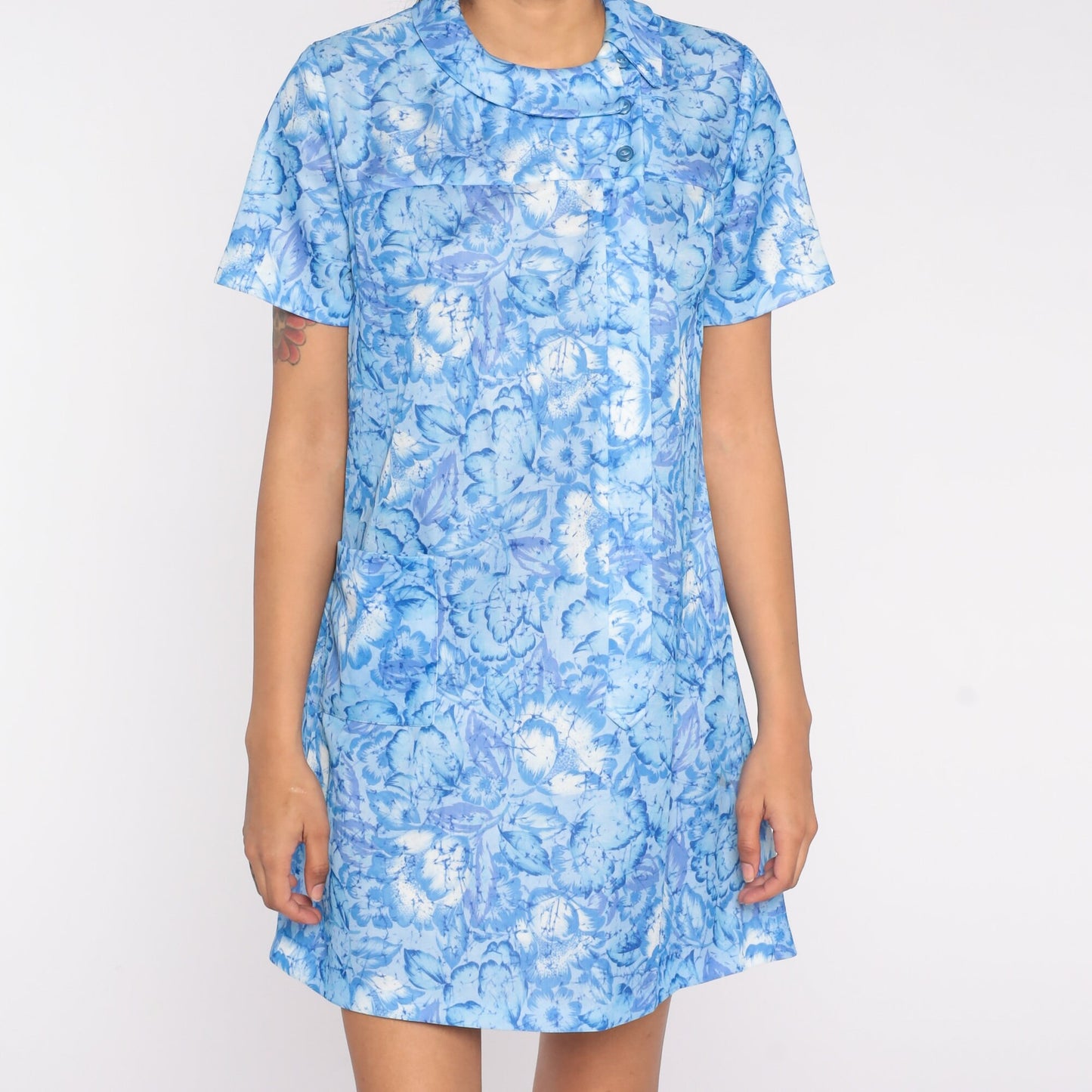60s Blue Floral Shift Dress Mini Length Short Sleeve Round Collar Medium