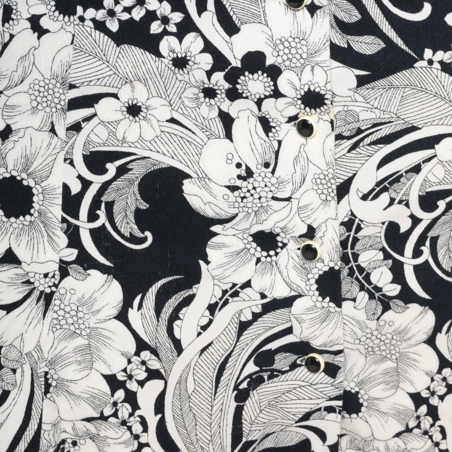 70s Black White Floral Shift Dress Knee Length Button Up Collar Short Sleeve Medium