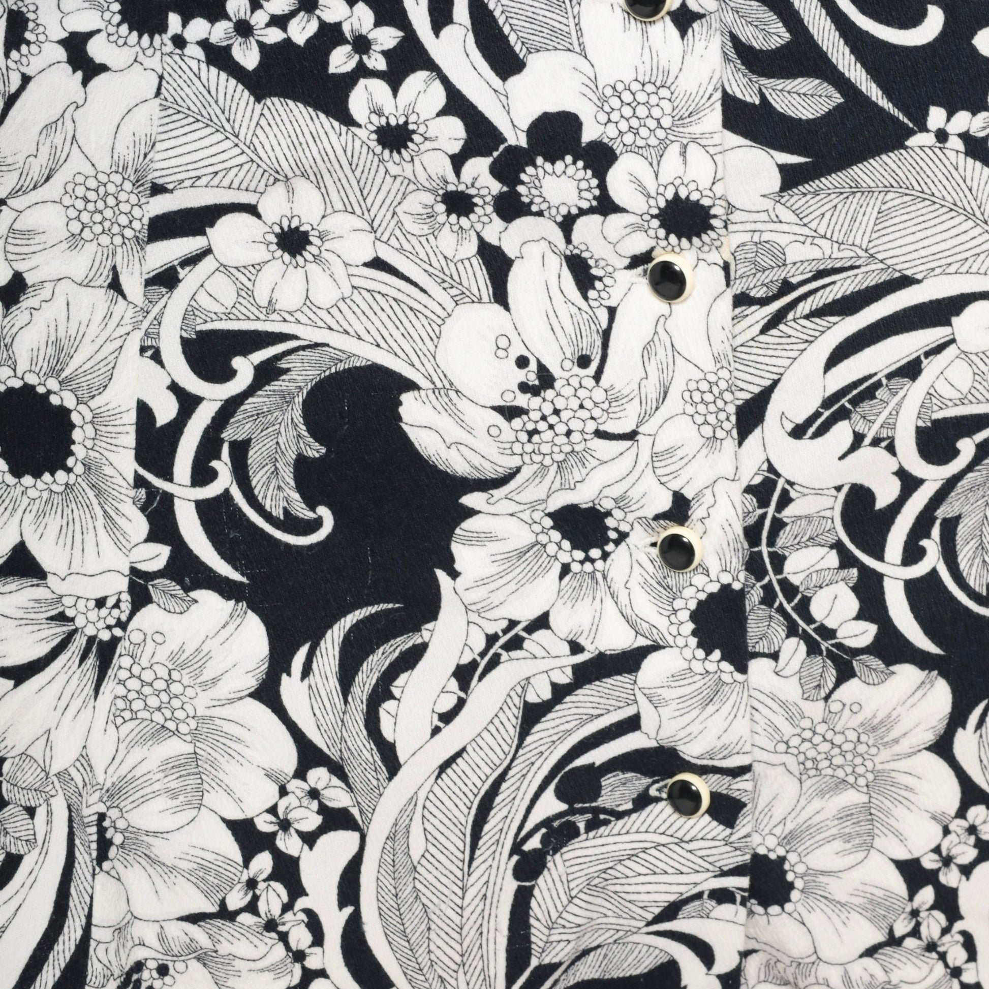 70s Black White Floral Shift Dress Knee Length Button Up Collar Short Sleeve Medium