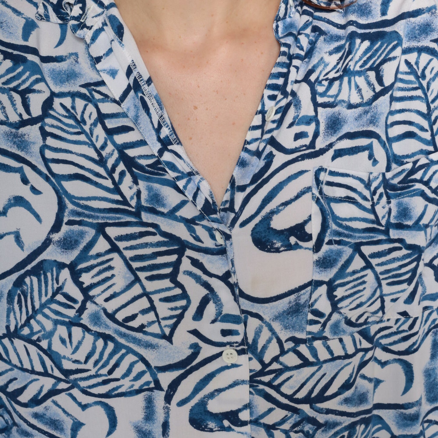 90s Blue White Leaf Print Button Up Shirt Rayon Large L