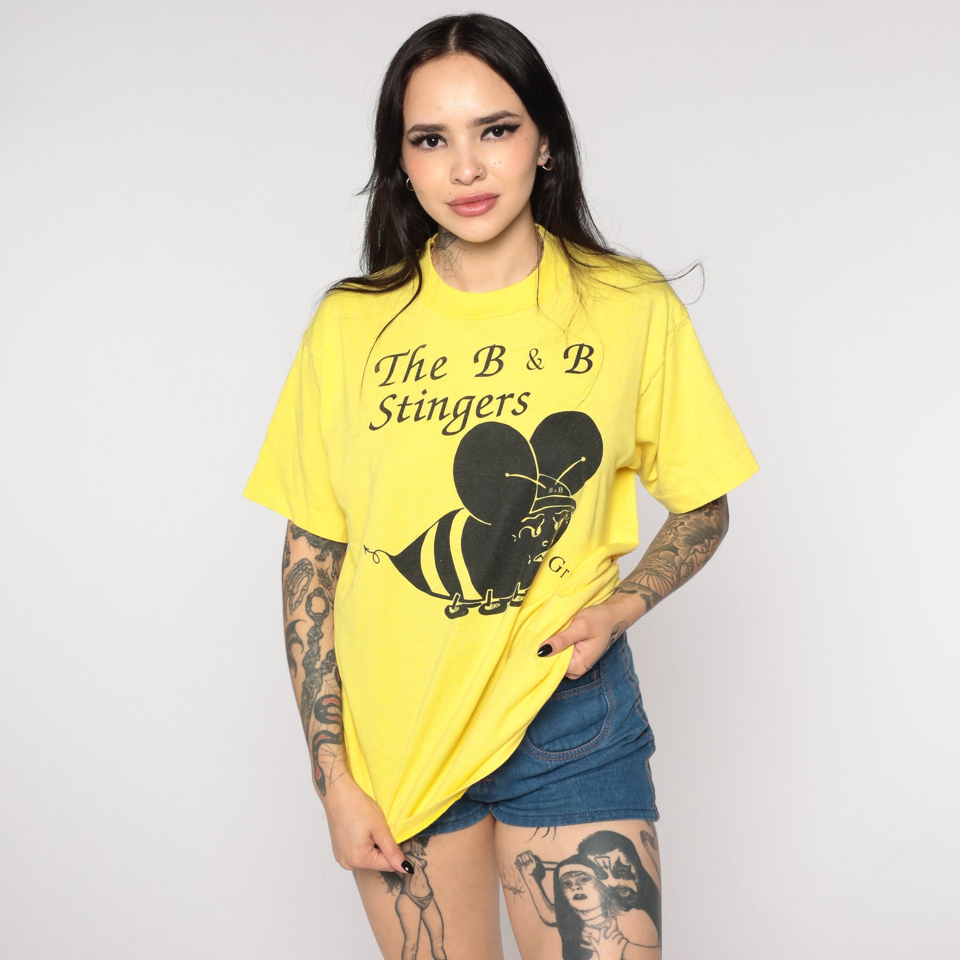 80s B & B Stingers Bee Cocktail Graphic T-Shirt Yellow Screen Stars Medium
