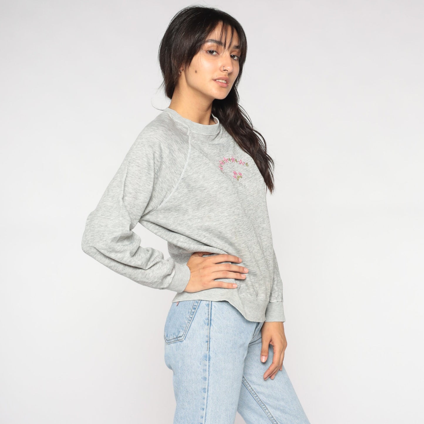 90s Floral Embroidered Sweatshirt Heather Grey Raglan Crewneck Small