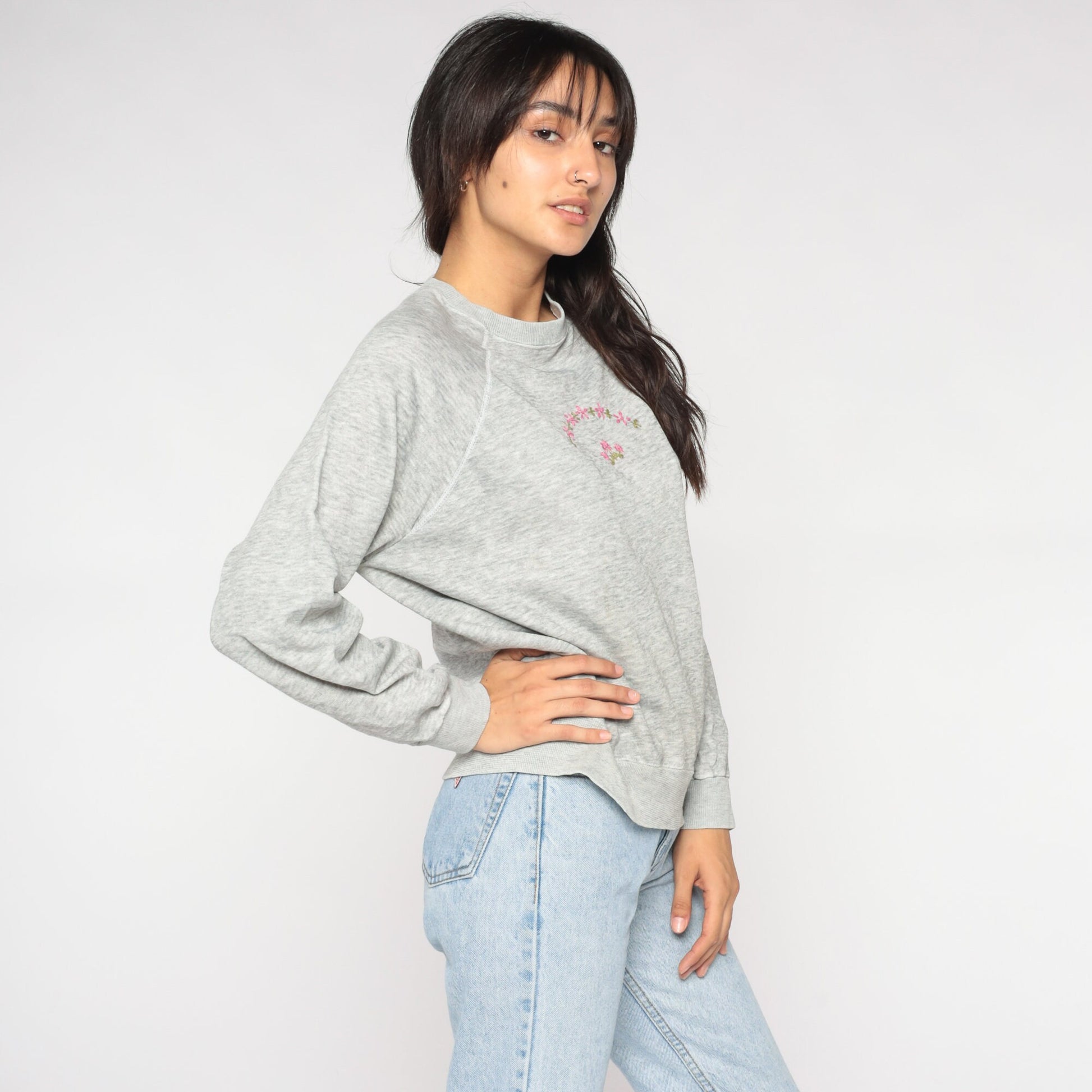 90s Floral Embroidered Sweatshirt Heather Grey Raglan Crewneck Small