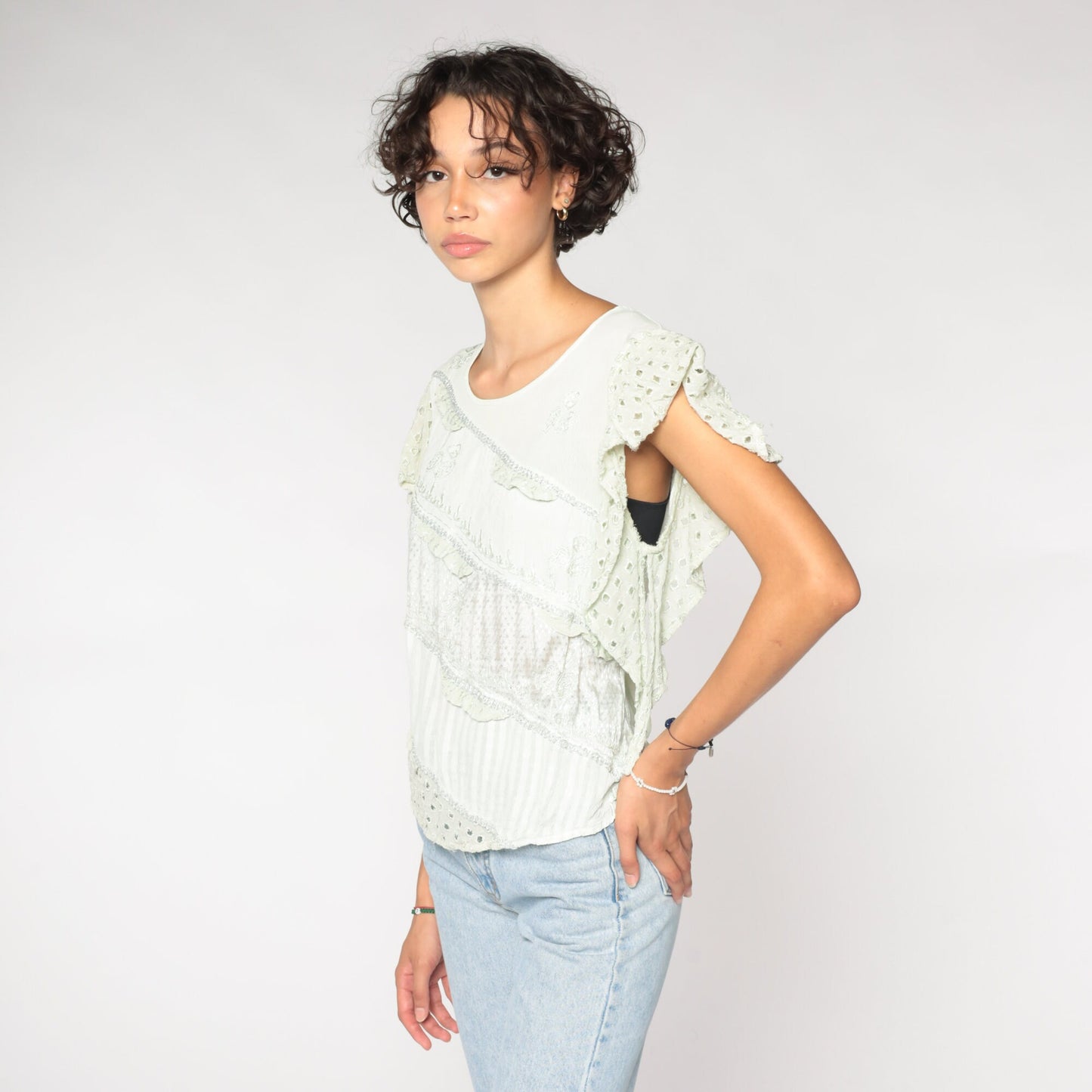 00s Light Green Floral Embroidered Blouse Ruffled Cap Sleeve Cutout Medium M